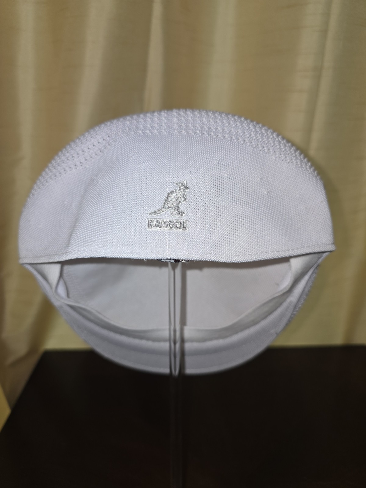 Kangol Tropic 504 Ventair Flat Cap Hat White Embroidered Kangaroo Logo Mens