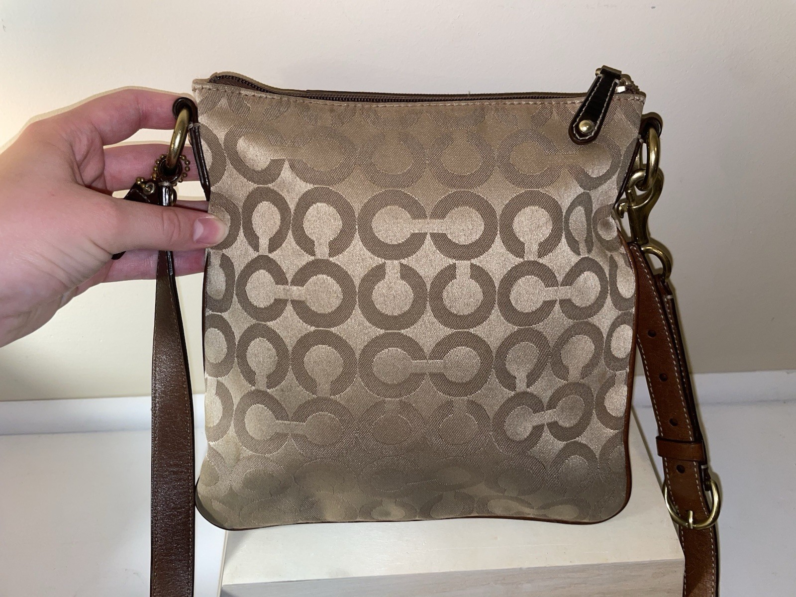 Coach Signature Swingpack Crossbody Bag Khaki Brown Canvas Leather Trim Purse