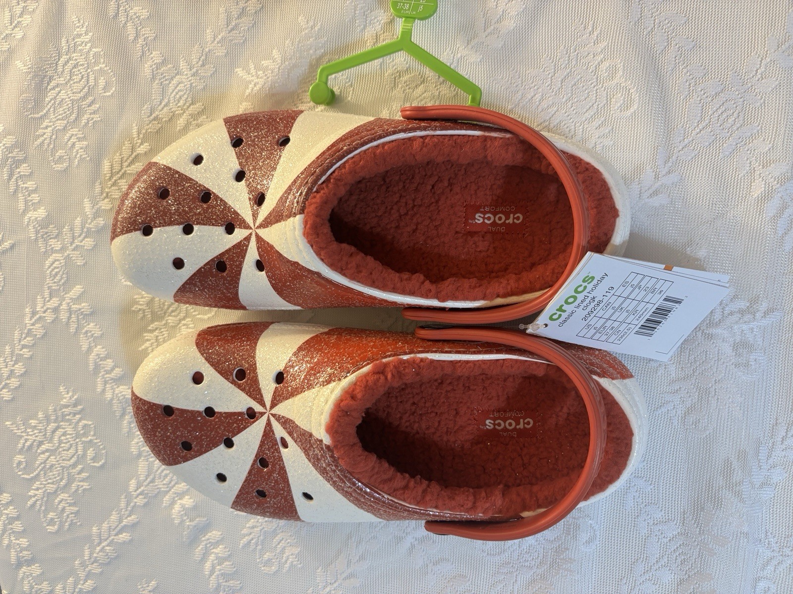 Crocs Classic Lined Holiday Clog White Red Kids J5 New with Tags 209298-119 NWT