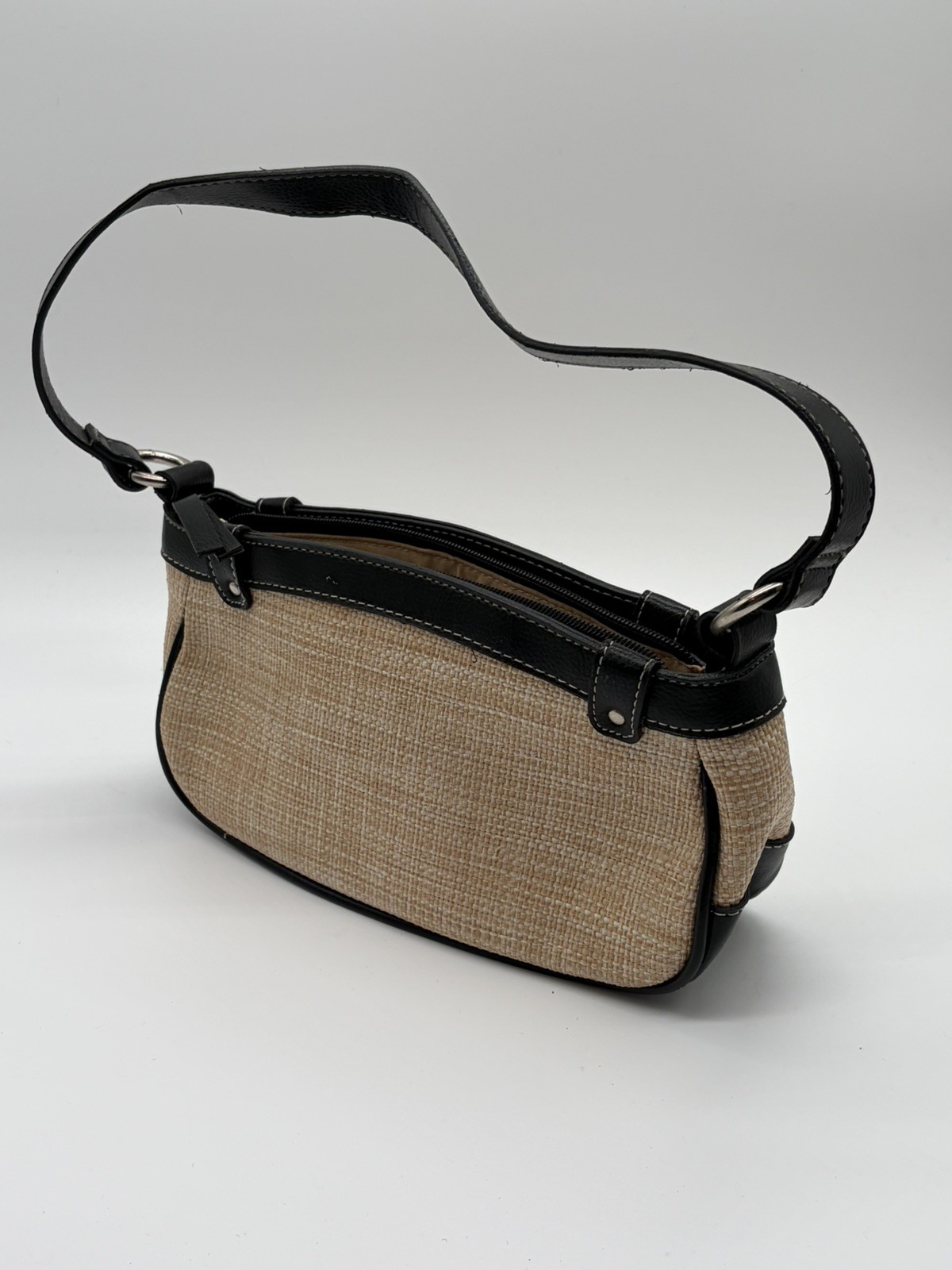 Women’s Woven Straw Shoulder Bag Black Trim Baguette Purse Zip Top Tan