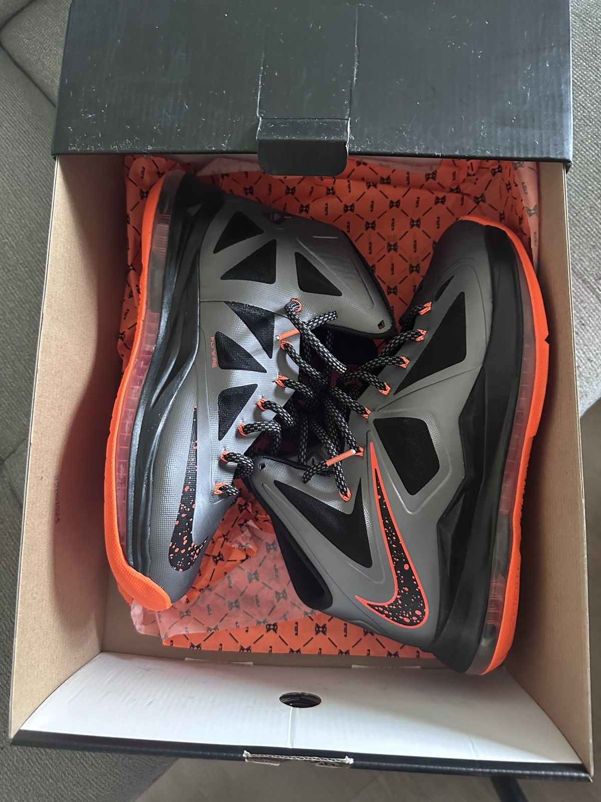 Nike LeBron 10 Lava 2012 Size 9 LeBron X