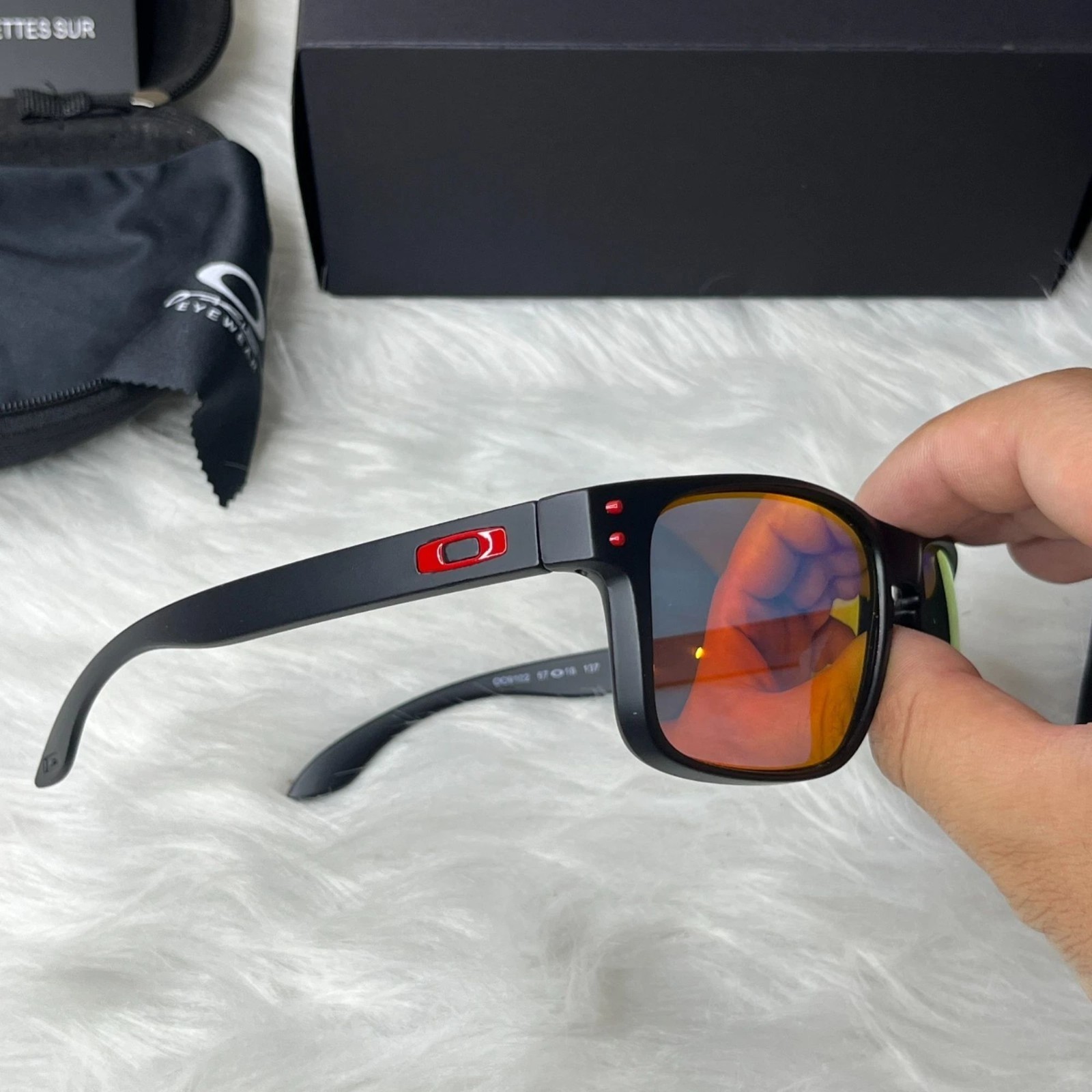 New In Box Oakley Holbrook Black Frame Sunglasses Fire Polarized Lens UV400