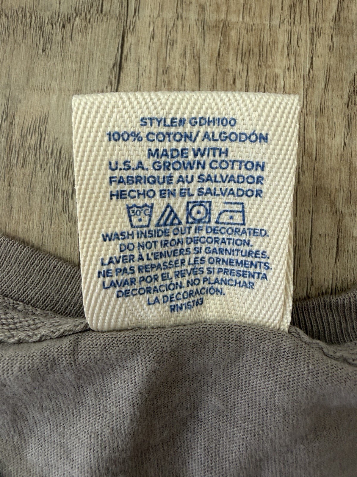 Reese’s Peanut Butter Cup T Shirt SMALL Ring Spun Chest Bar Graphic Comfort Wash