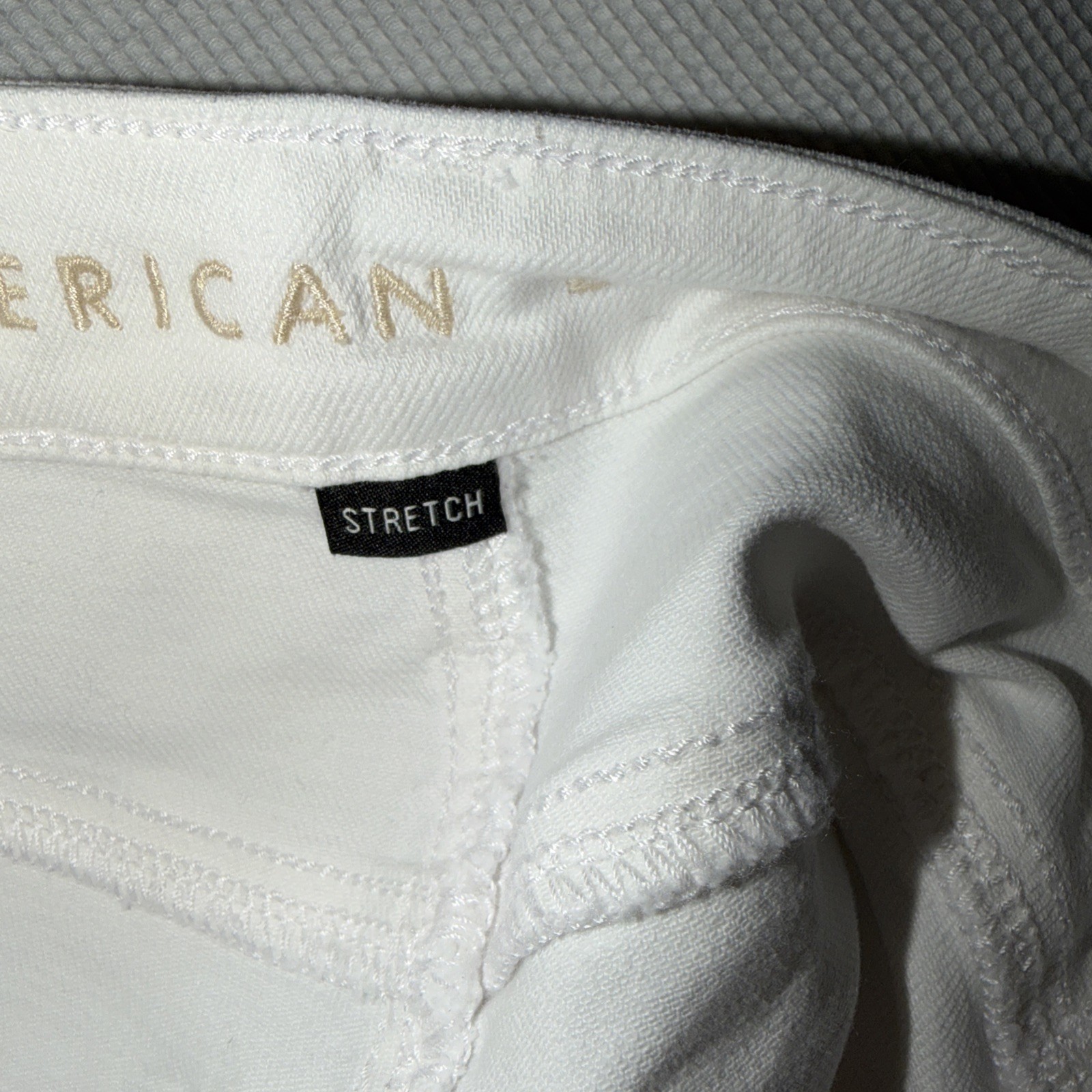 American Eagle Stretch Women’s Mom Jean Size 00R White Denim