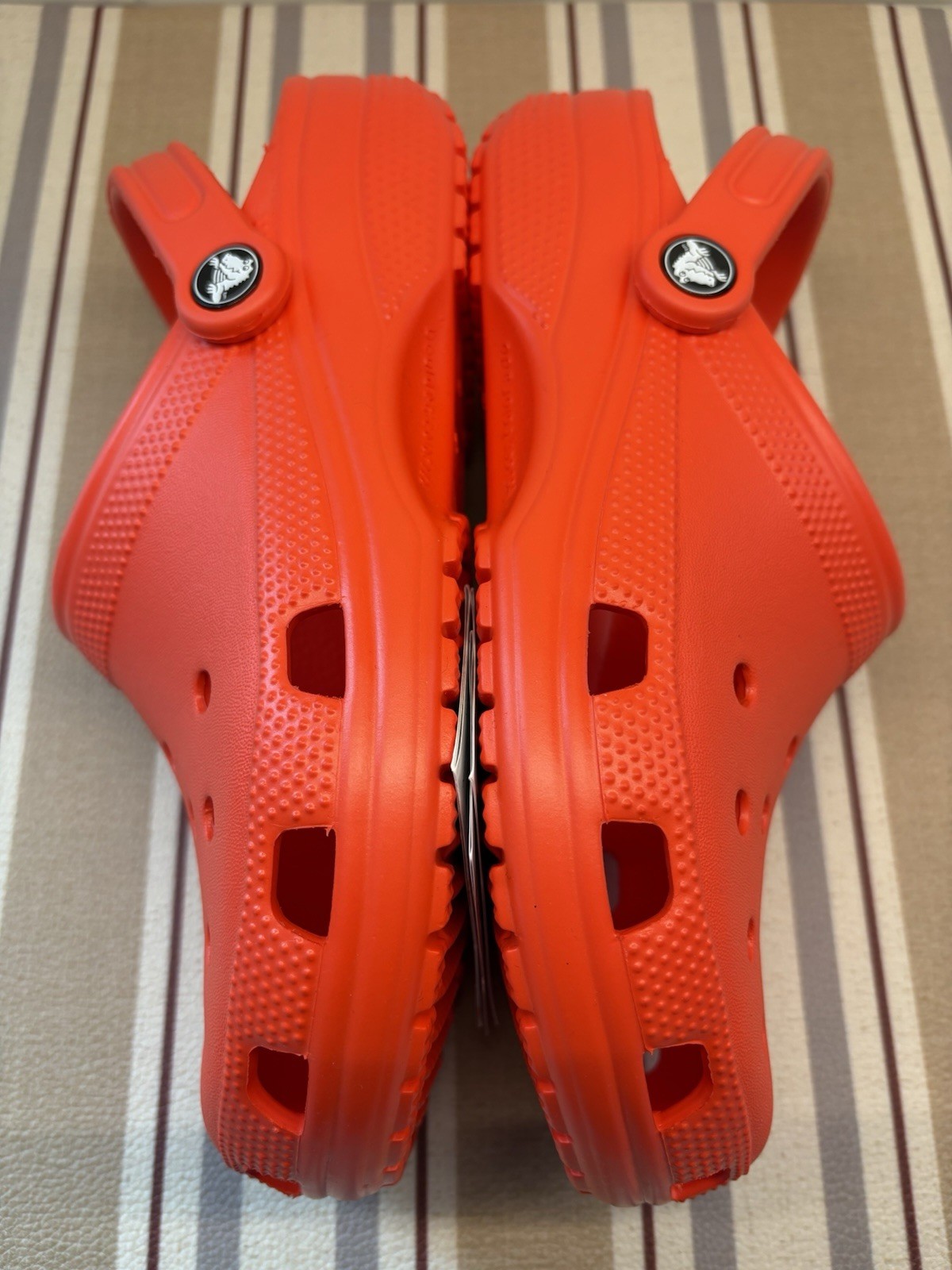 Crocs Classic Women’s Clogs Sandals Size W9 M7 Red Slip-On New In Box Fast Ship