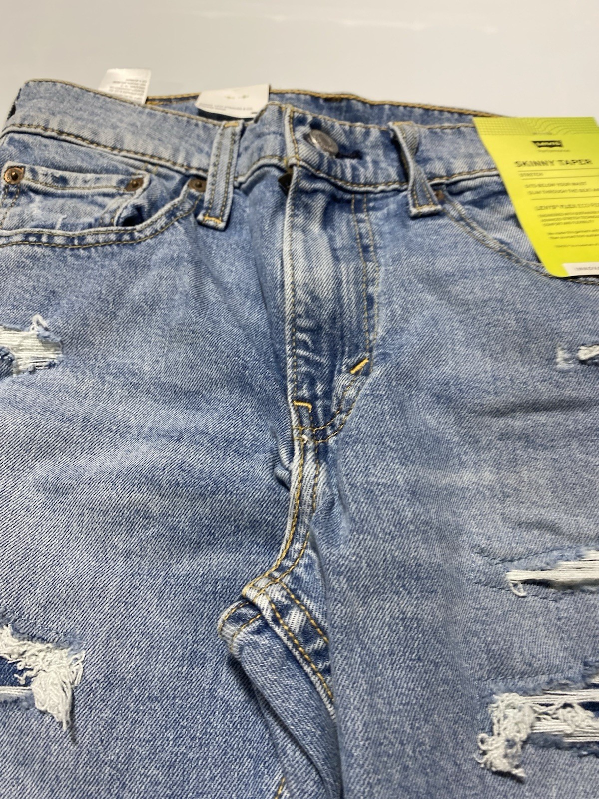 New Levi’s Men’s Skinny Tapered Jeans Size 30×30 Blue Denim Comfortable Stylish
