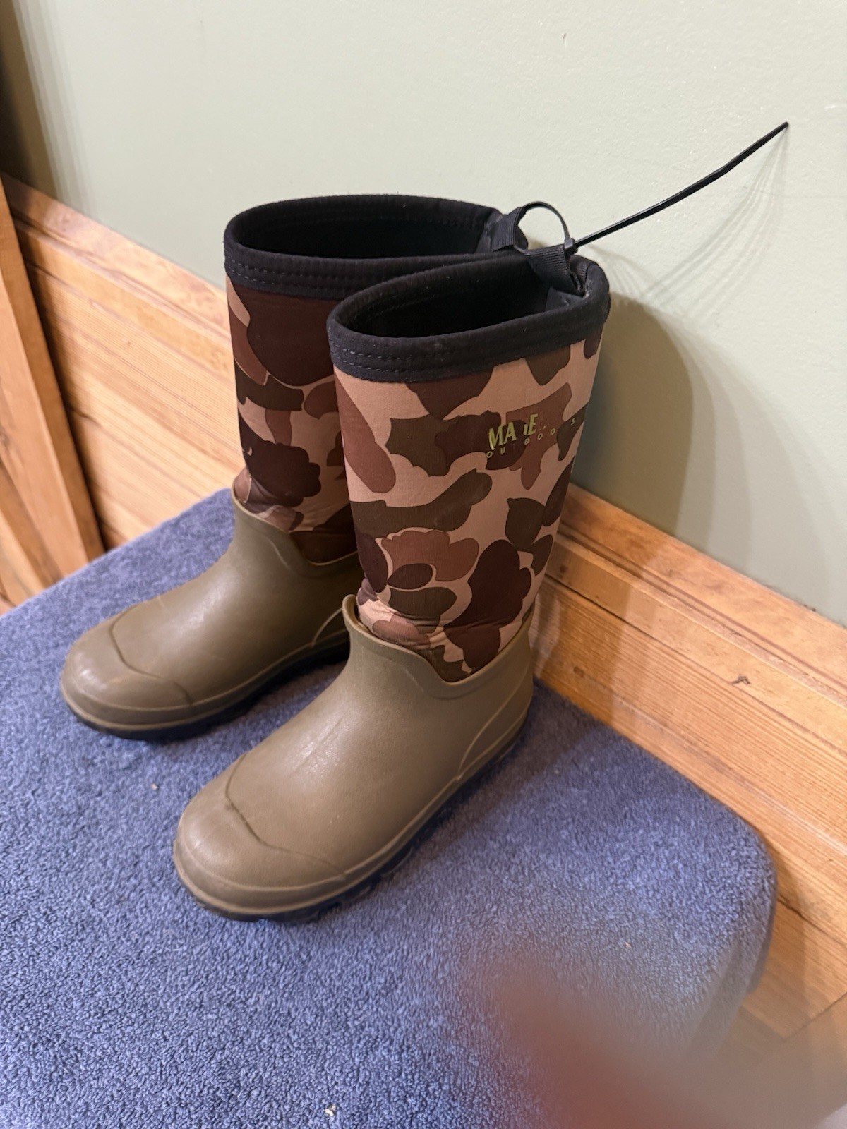 Waterproof Kids Size 3 D Rubber Pvc Boots By Magellan Gently Used.