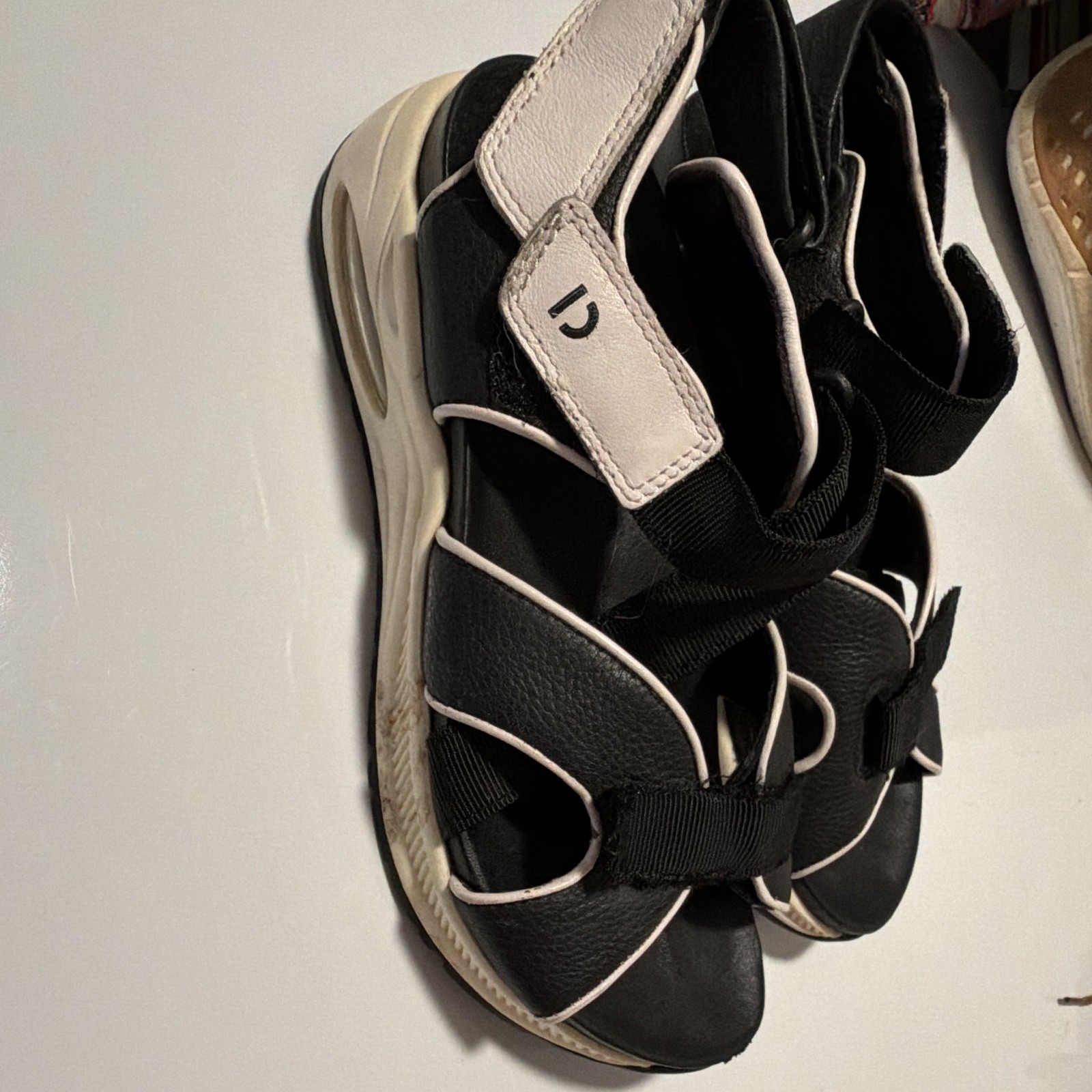 Earth Men’s Black/White Strappy Sandals Hook & Loop Bullhide Leather 6.5 M