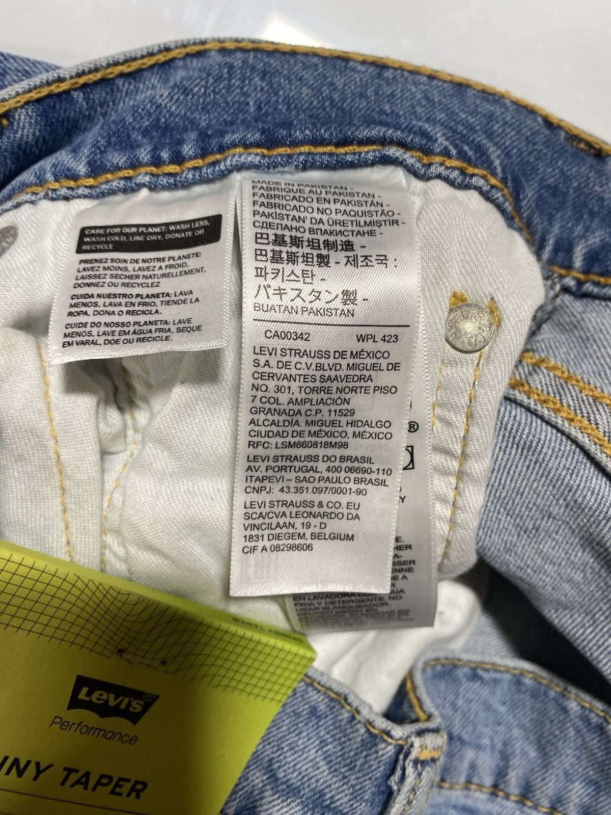 New Levi’s Men’s Skinny Tapered Jeans Size 30×30 Blue Denim Comfortable Stylish