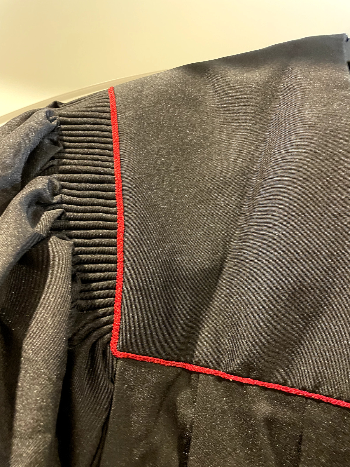 USC Bachelors Graduation Gown Herff Jones Black – Multiple Sizes