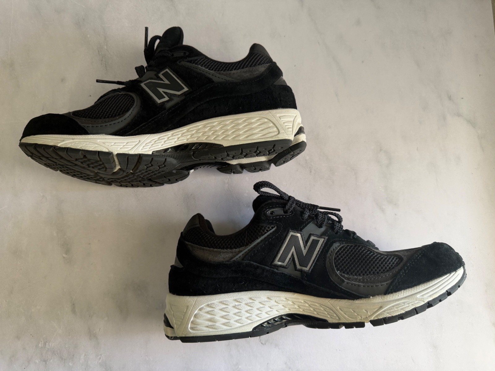 new balance 2002r black