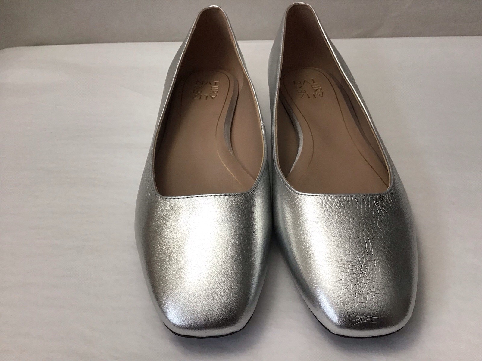 New Naturalizer Chelsea Size 11 Wide Leather Flats Pewter Silver Metallic (N70)