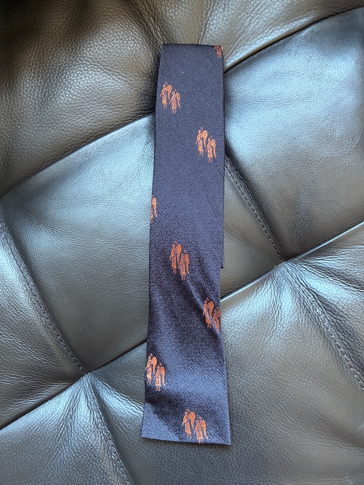 SKINNY SILK TIE Necktie Square Ends Navy Blue w/Bronze Figures 2.25″x58″