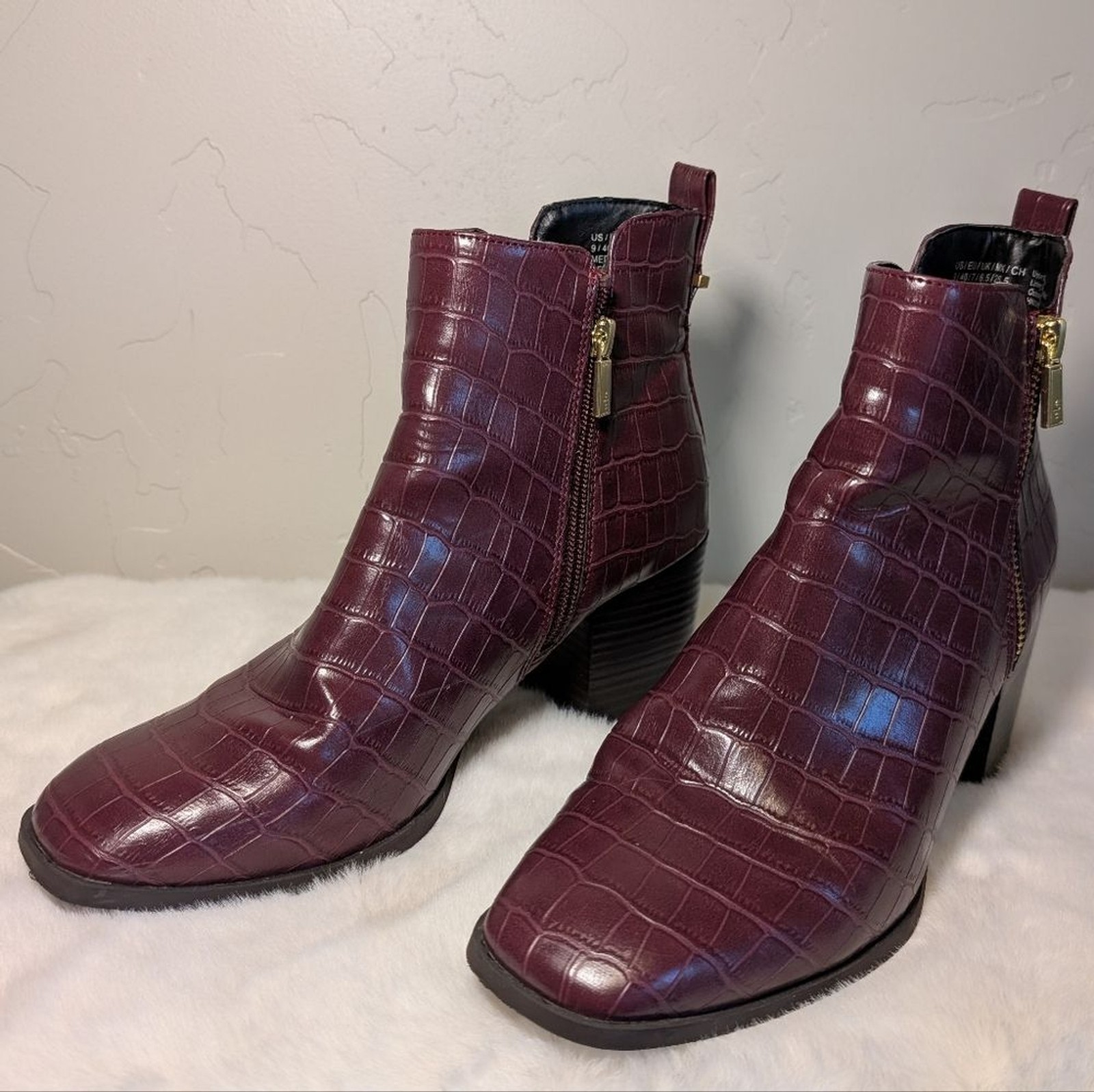 Kenneth Cole Effie Block Heel Booties | Women’s 9 M | Maroon Croc-Embossed