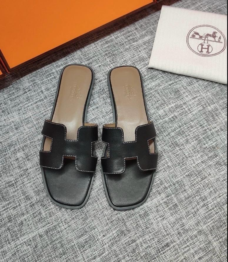 Hermès Leather Logo Accent Slip On Black Slide Sandals Luxury Comfort Size 7.5