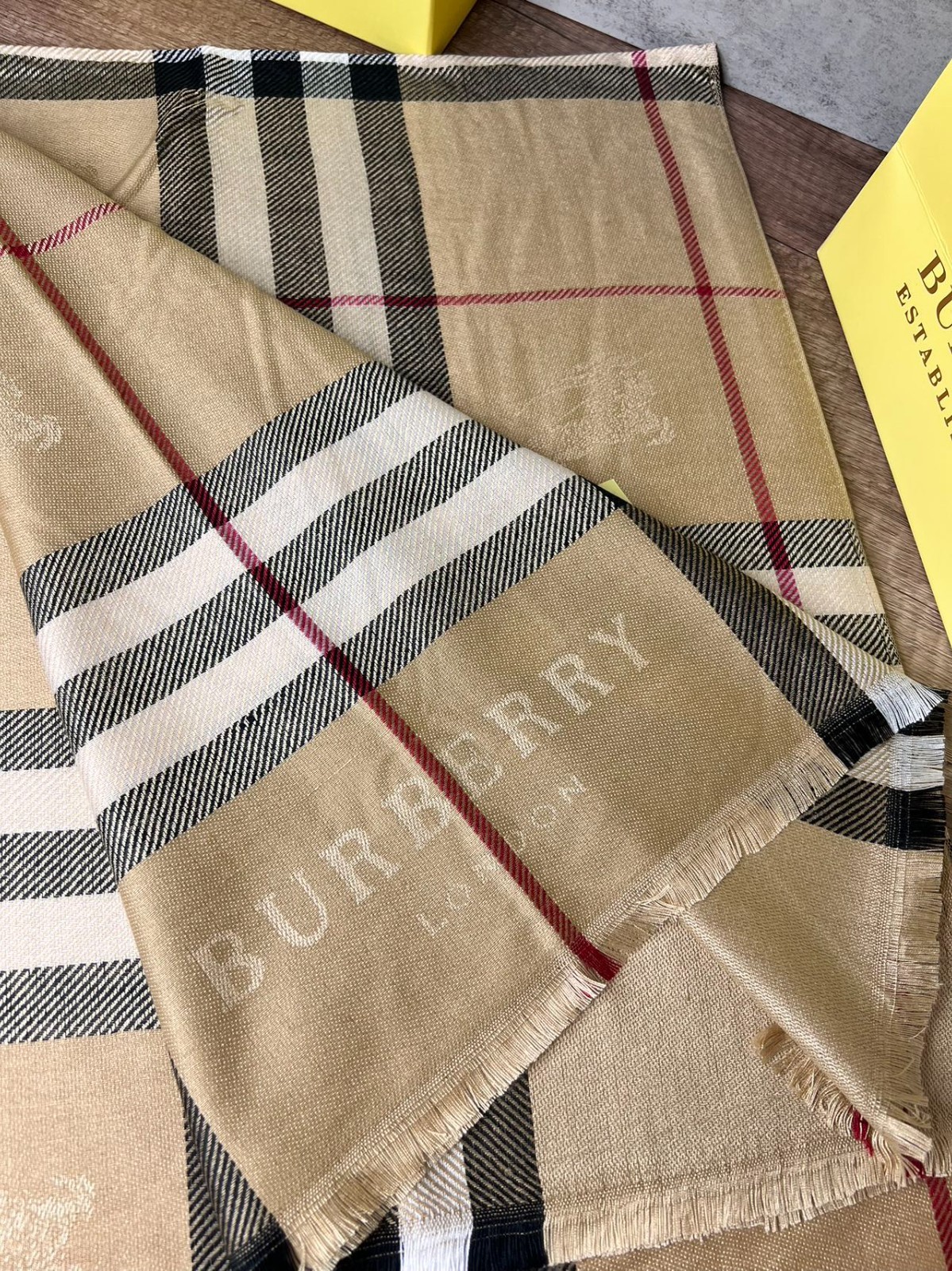BURBERRY SCARF SHAWL AUTHENTIC 100% CASHMERE BEIGE BROWN BLACK CLASSIC LOGO
