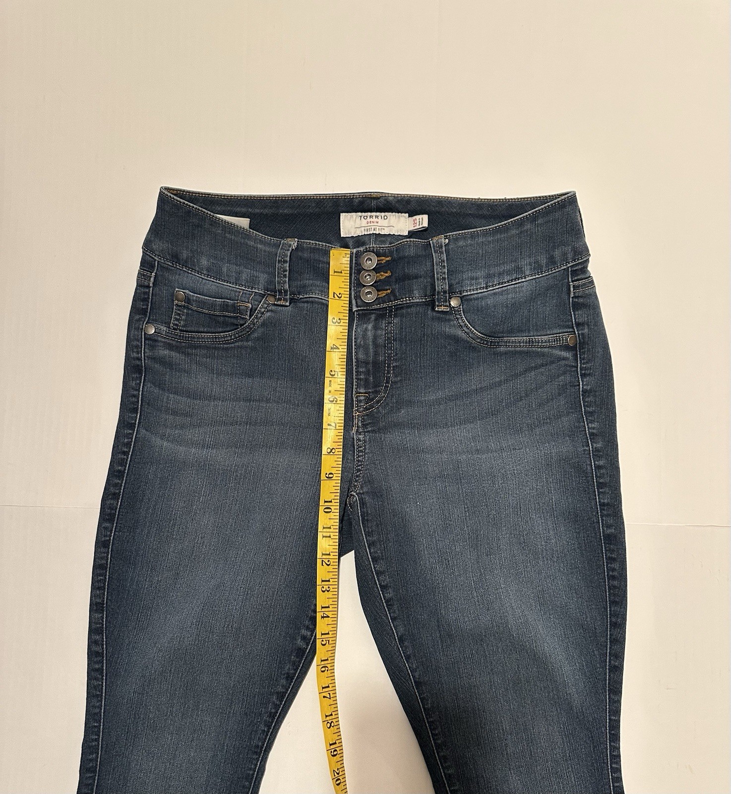 Torrid Jegging Distressed Jeans Womens Size 12S Blue 3-Button & Zipper Closure