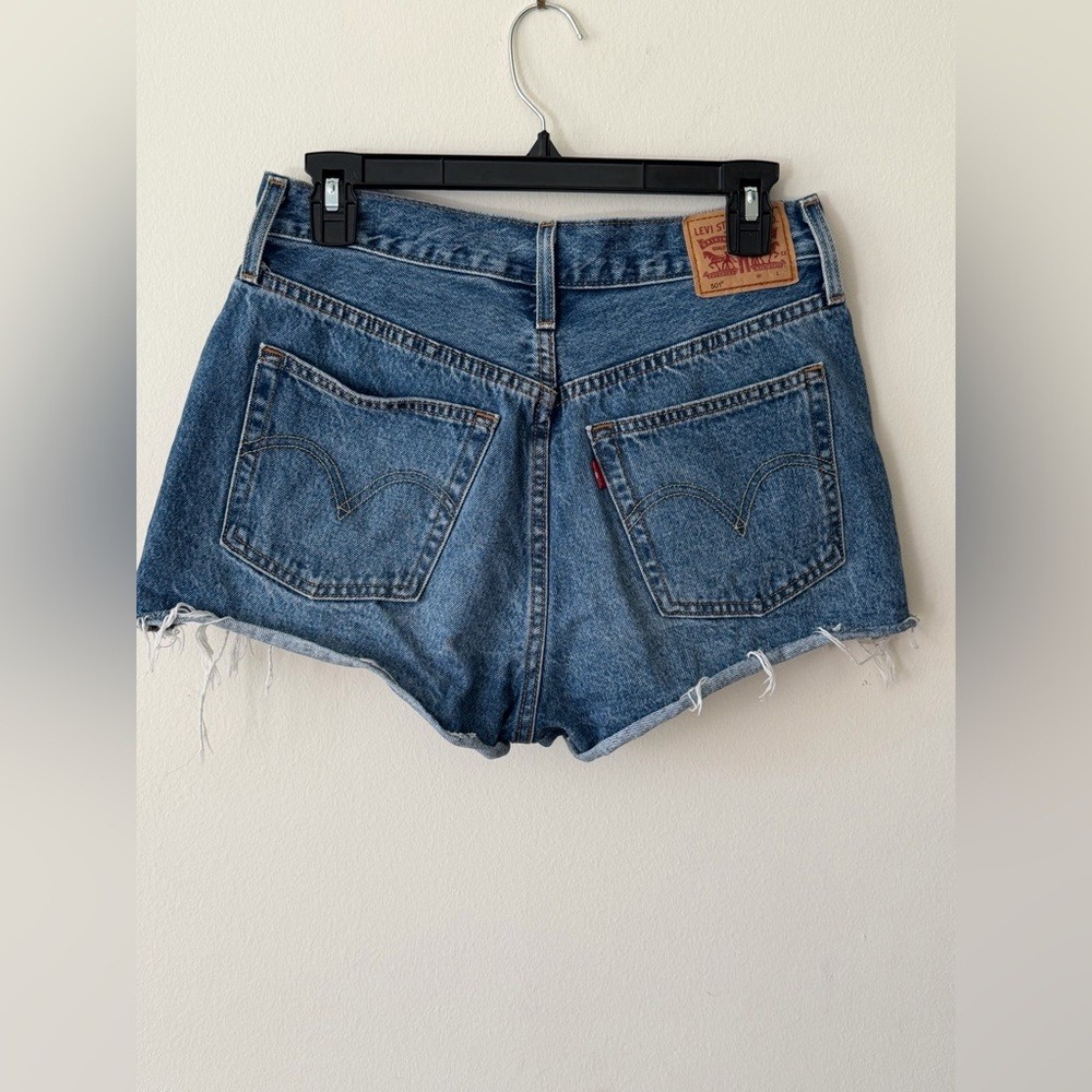 👖 Levi’s 501 Denim Cutoff Shorts – Size 28 👖