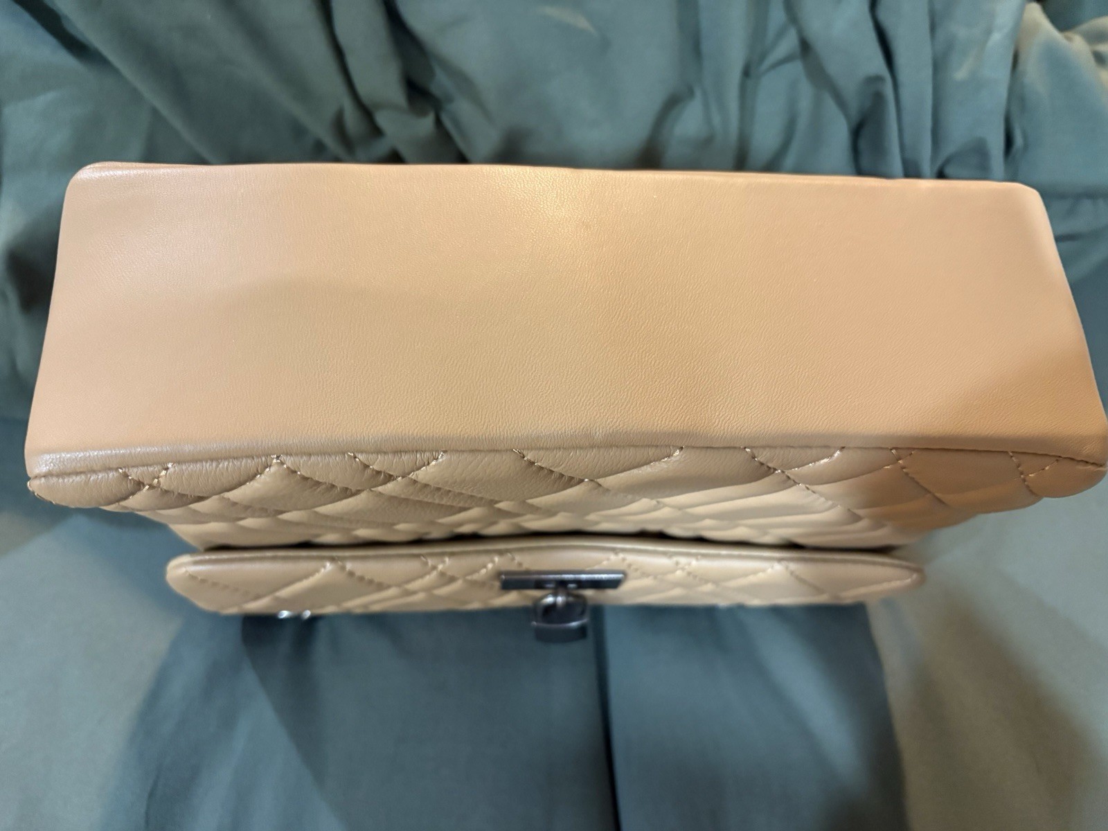 Kurt Geiger Brixton Lock Shoulder Bag In taupe/beige In Excellent Condition.