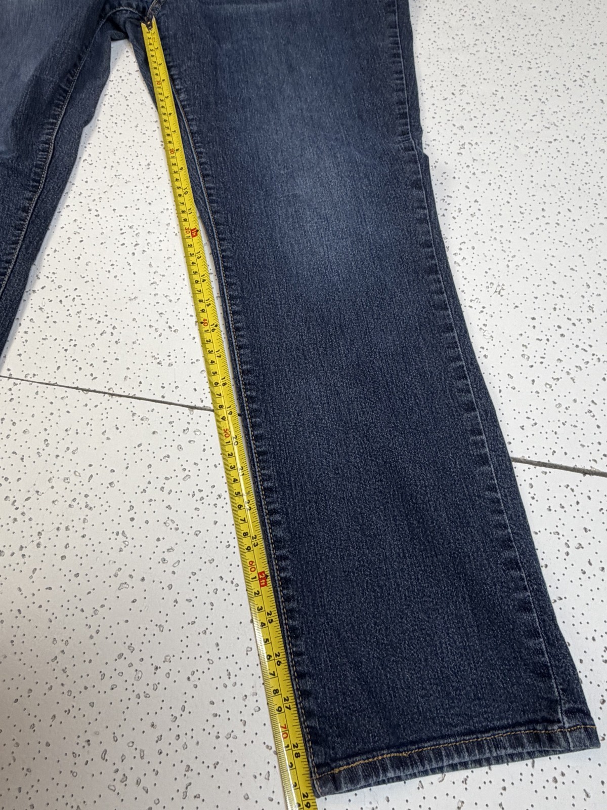 Signature by Levi Strauss Modern Straight Jeans Women’s 20M Medium Wash Stretch
