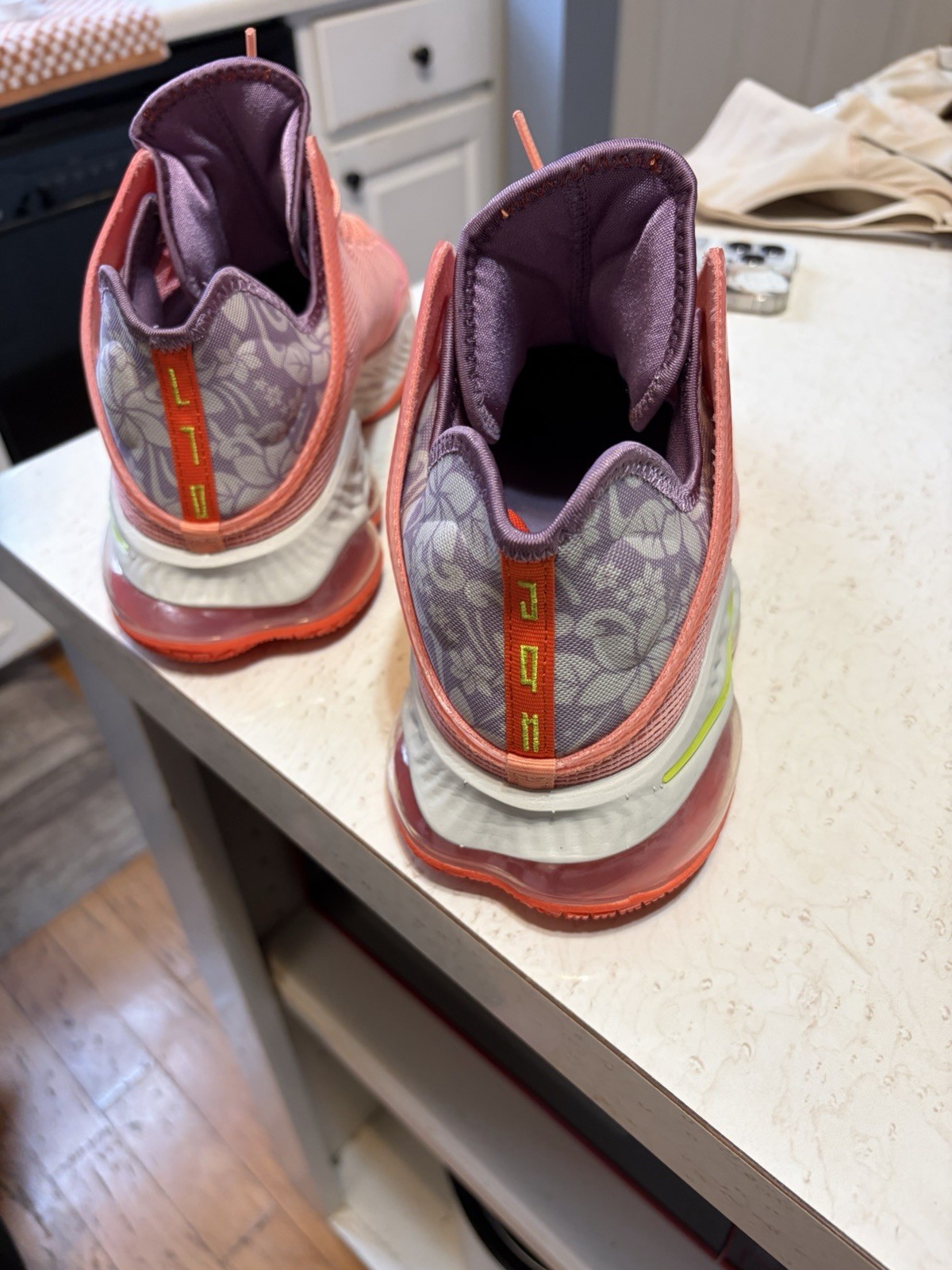 Nike LeBron 19 EP Men’s High Top Basketball Floral Mesh Lace-Up Sneaker – W box