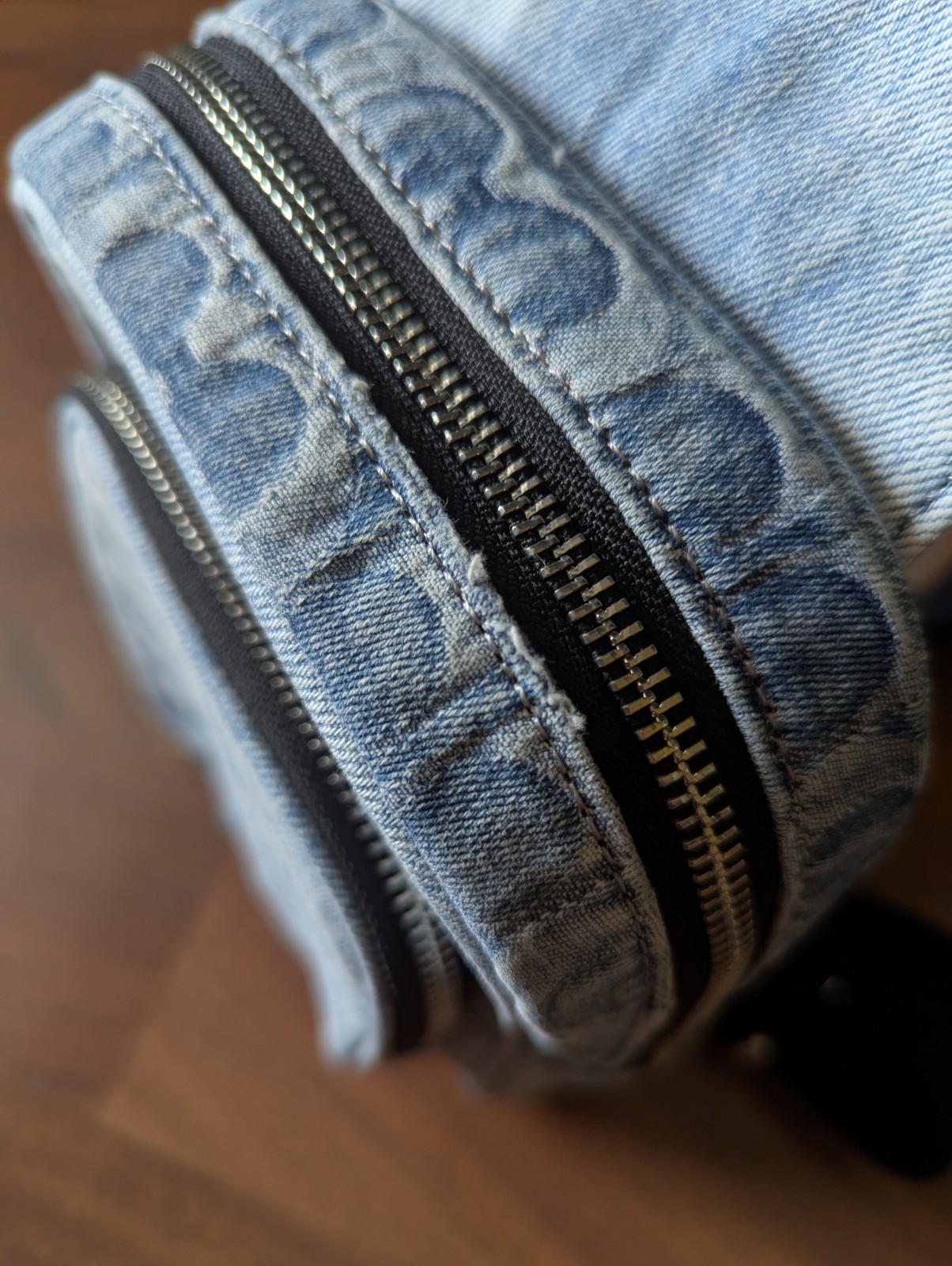 COACH Racer Sling Pack Loved Signature Denim Silver/Light Indigo NWT Authentic