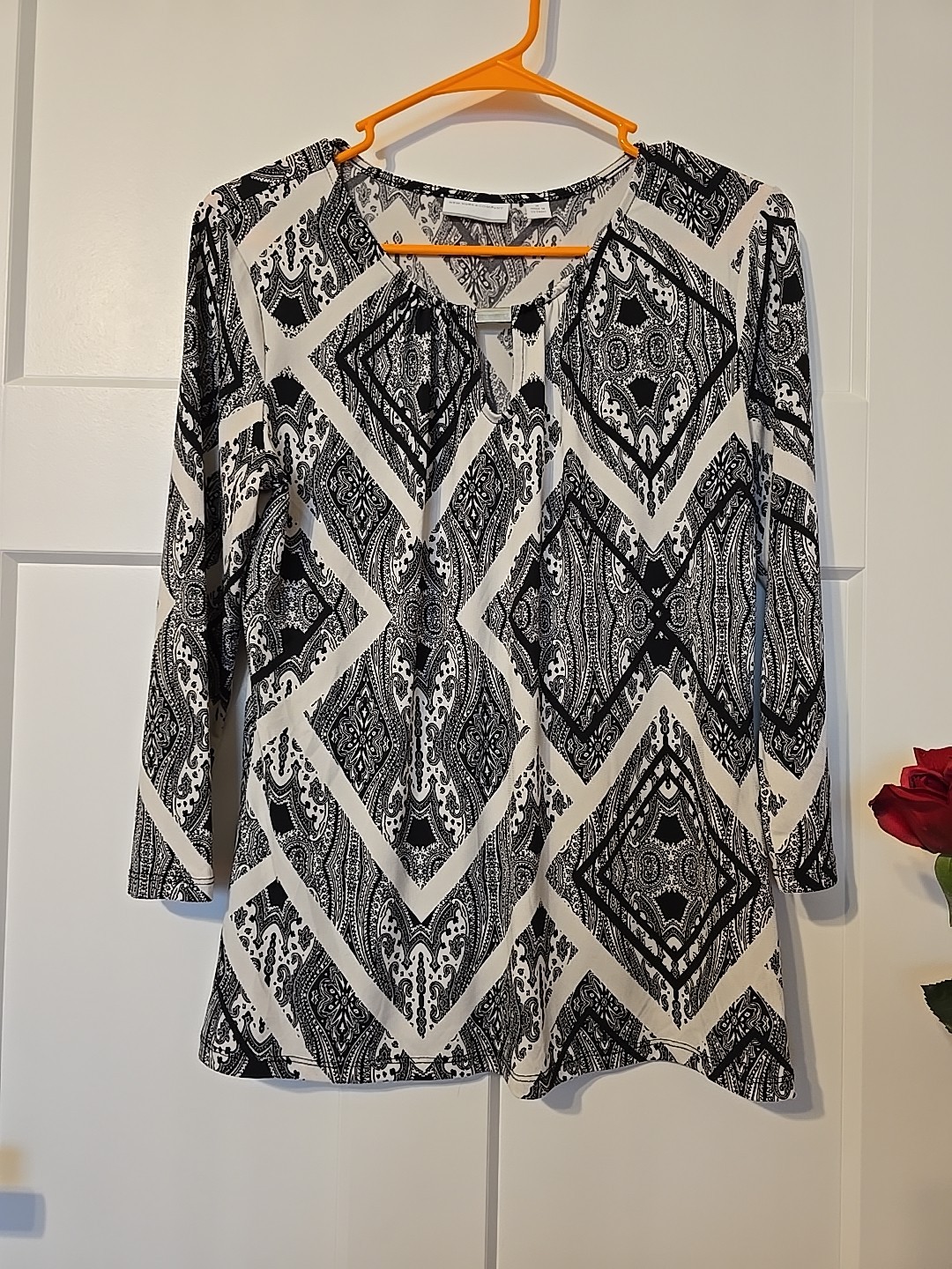Women’s NY & Co M Black & White 3/4 Sleeve Shirt Silky & Jersey Fabric Style