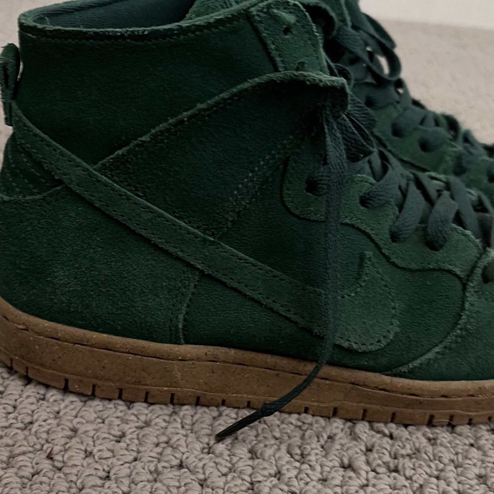 Nike SB Dunk High Men’s Green Suede High-Top Lace-Up Sneakers Gum Sole