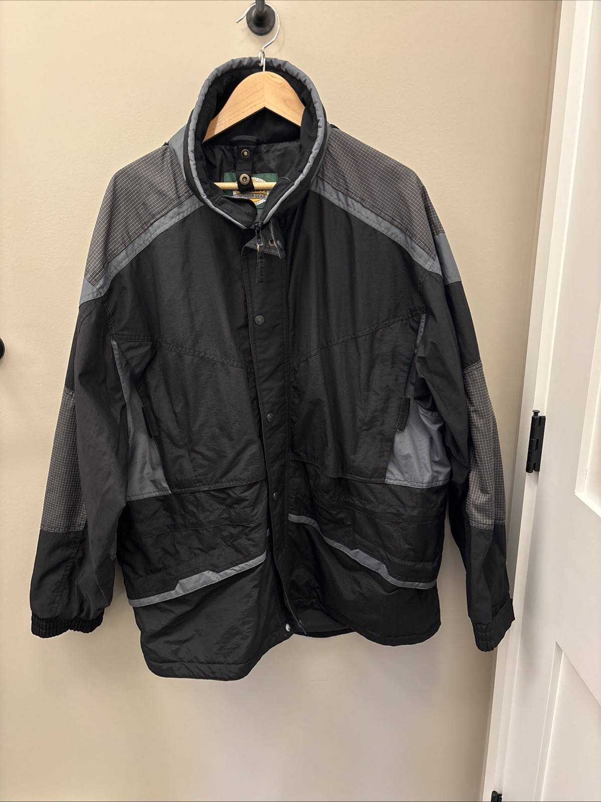 Cabela’s Windstopper Jacket Black Gray Men’s Size XL Collared Zip Up Jacket