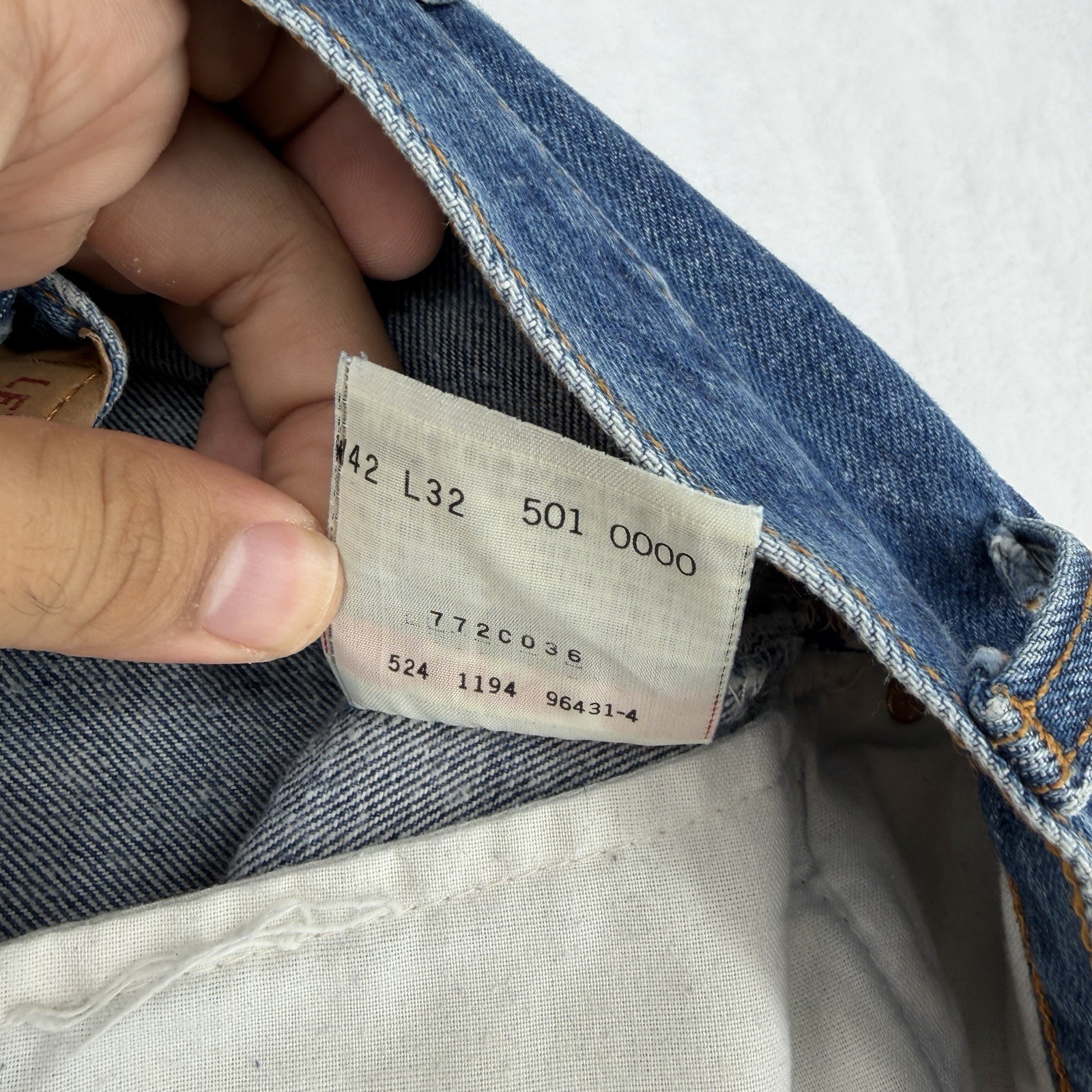Levi’s 501xx Men’s Blue Medium Wash Denim Straight Jeans Mid Rise Button Fly 90s