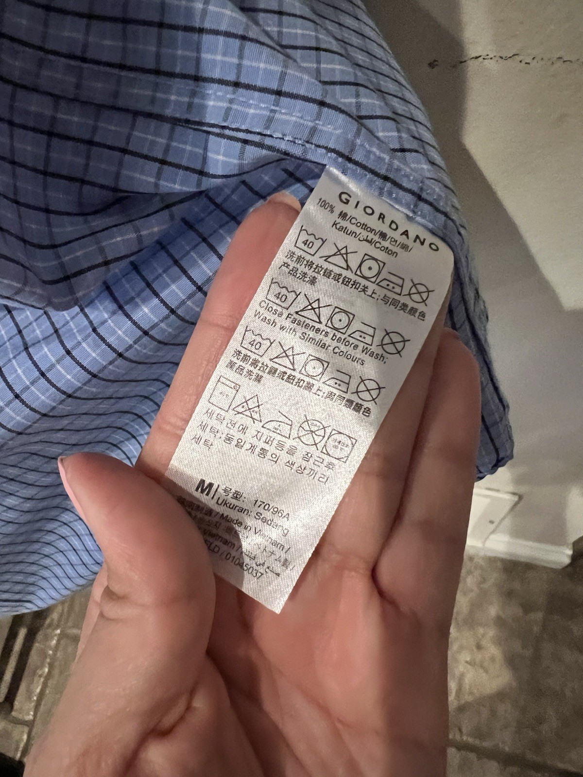 Giordano Men’s Blue Checkered Slim Fit Button Down Shirt Size Medium
