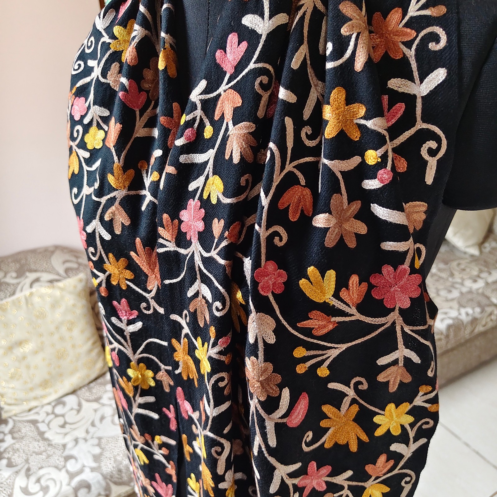 Black Soft kashmiri Floral scarf Crewel Embroidery 100% Cashmere Pashmina D2