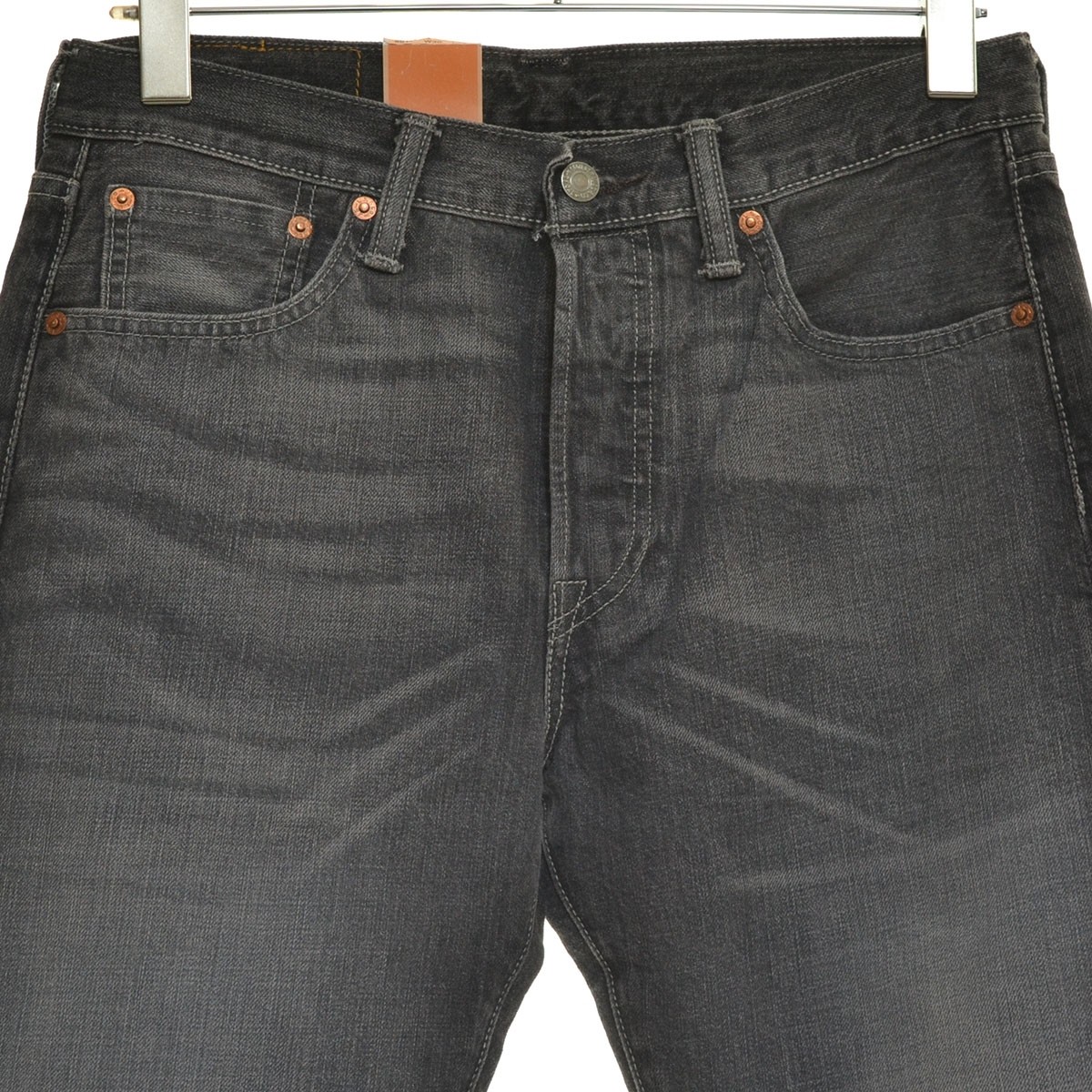 Unused LEVI’S denim jeans, model number 00501-1615, size W30, gray.