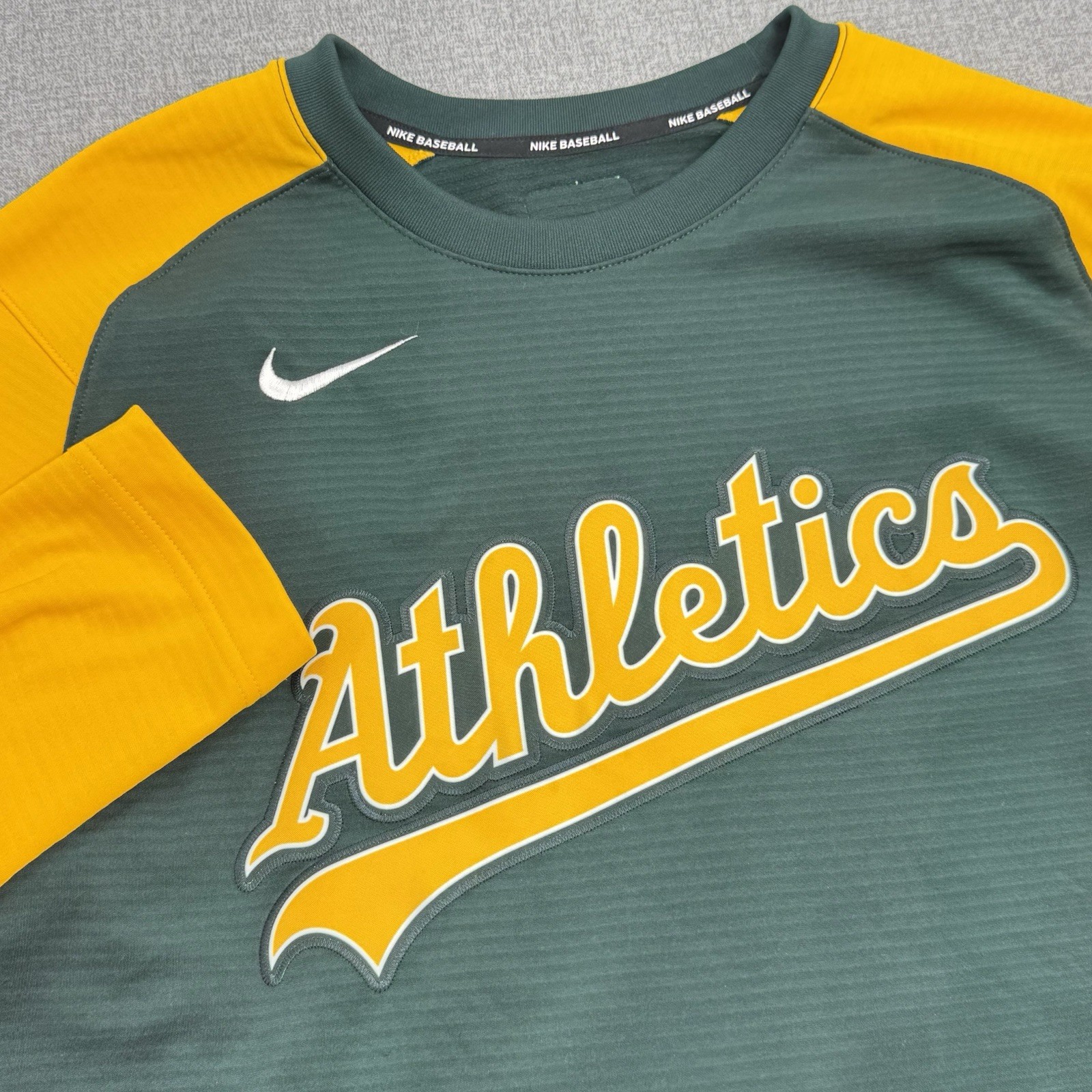 Nike Oakland Athletics MLB Dri-Fit Pullover Long Sleeve Shirt Men’s Large Green