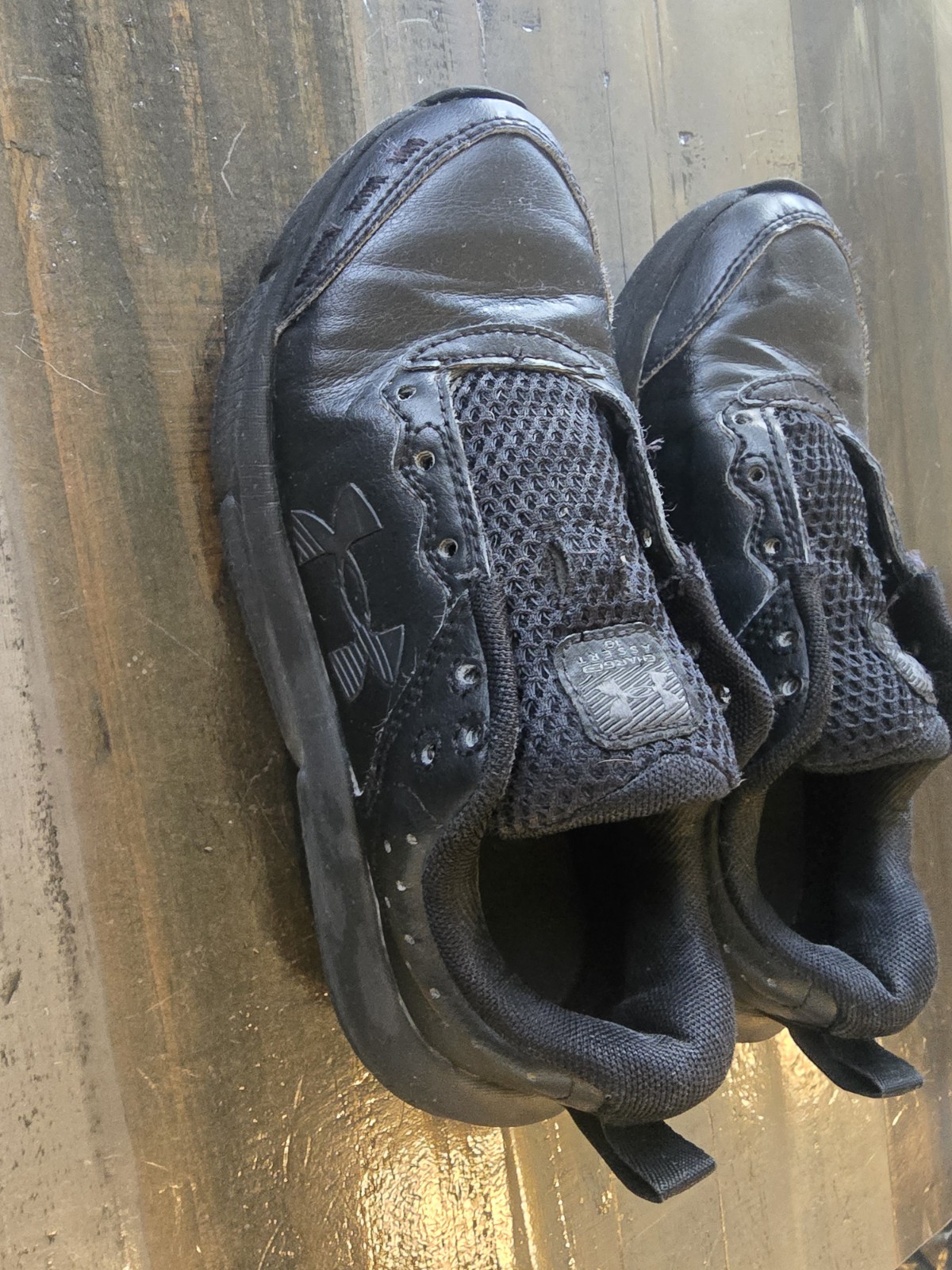 Boys Sz 3.5 Under Armour Black Athletic Sneaker Shoe