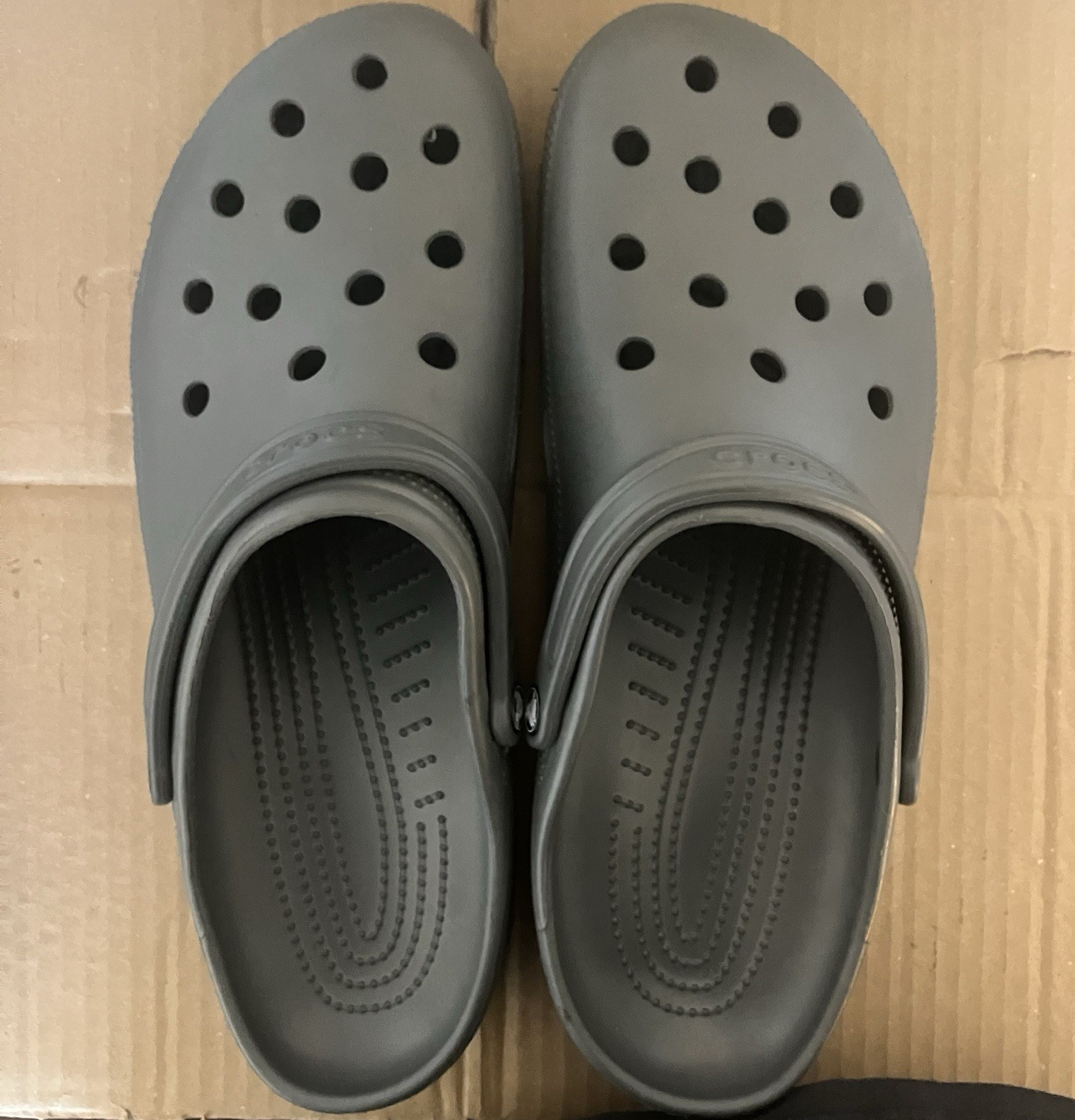 Crocs Classic Men’s US 17 Gray Clog Sandal Slip-On Synthetic Upper Logo