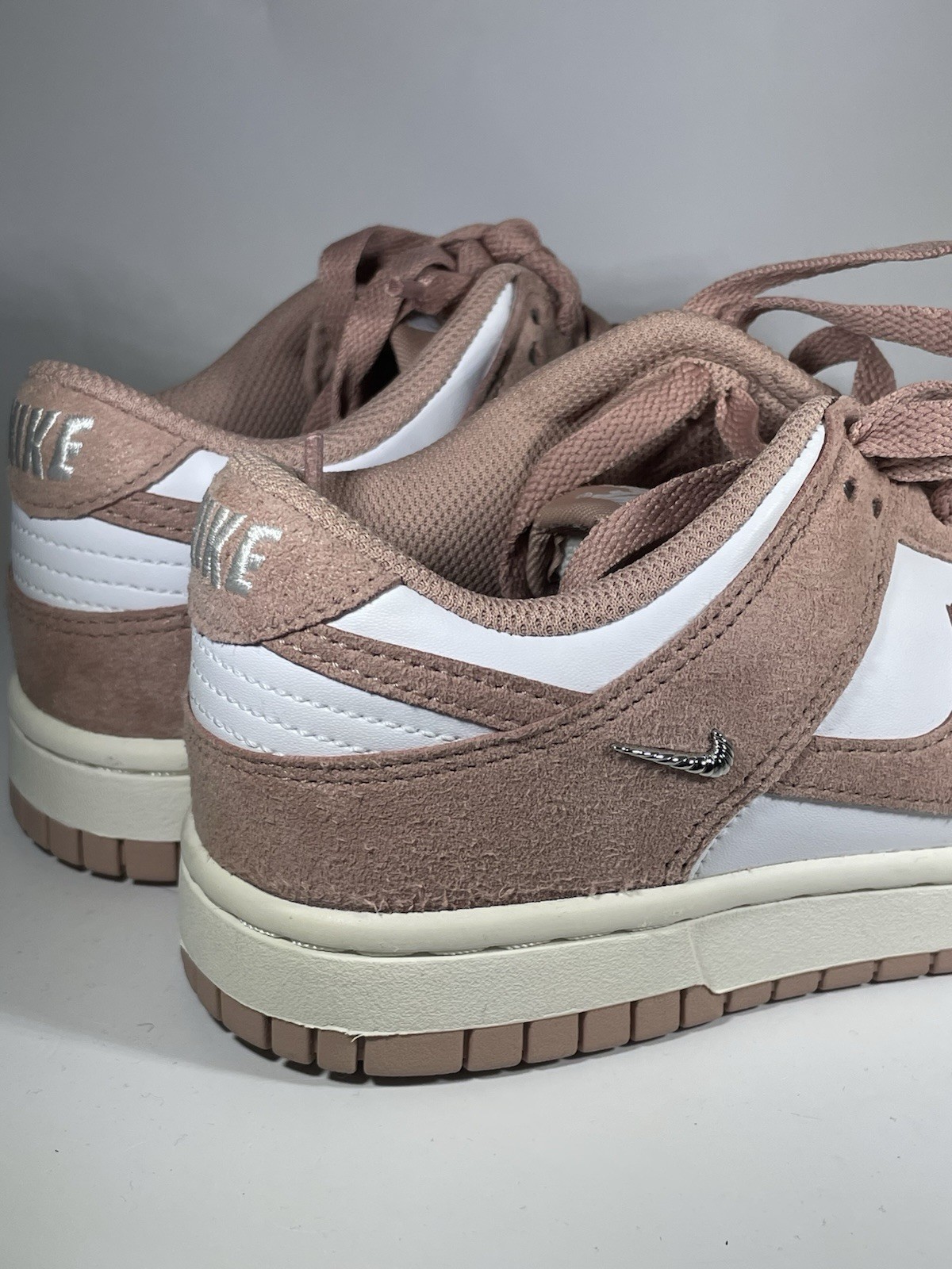 NIKE DUNK LOW WOMENS SUEDE PINK NEW WITH BOX LID CUT OFF SIZE 6