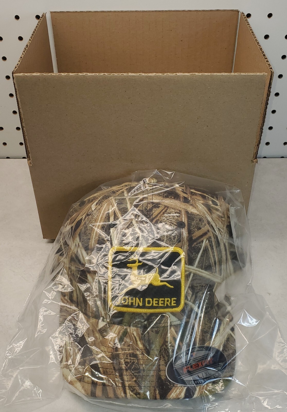 John Deere Patch on MossyOak Shadow Grass Flexfit 6277 Hat L/XL 7 1/8 – 7 5/8″