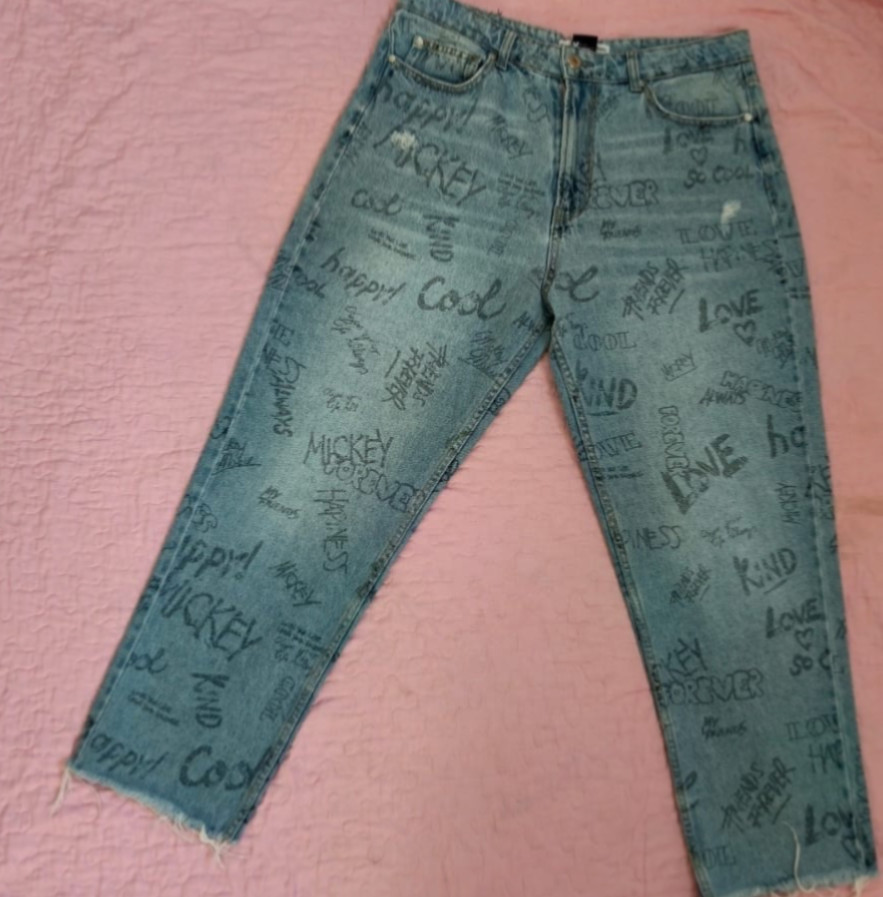 Disney Mickey Mouse Stradivarius Mom Jeans EUR 44 UK16 Graffiti Print