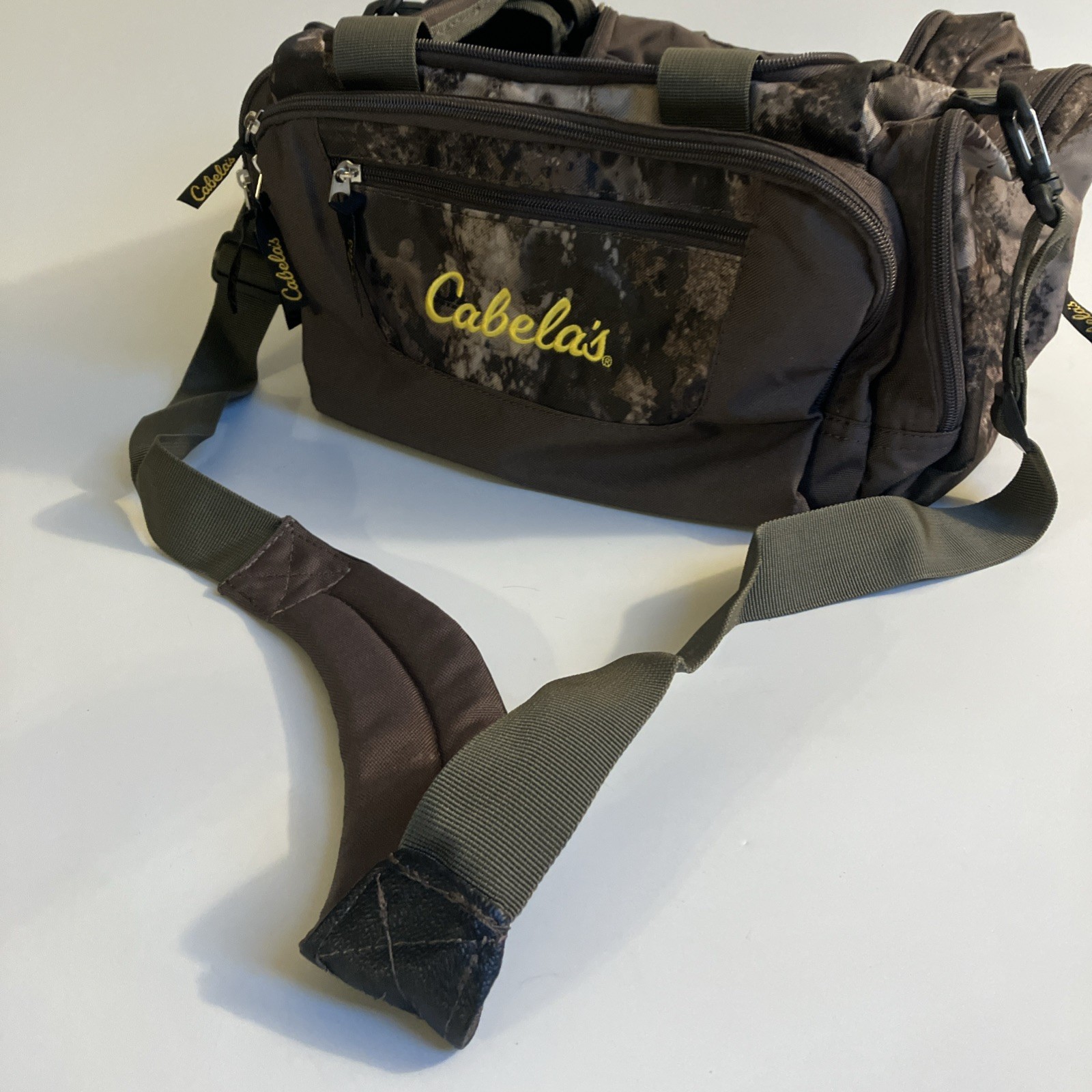 CABELAS CAMO Camouflage MINI Catch-All DUFFLE Gear Blind Hunting BAG Zip Pockets