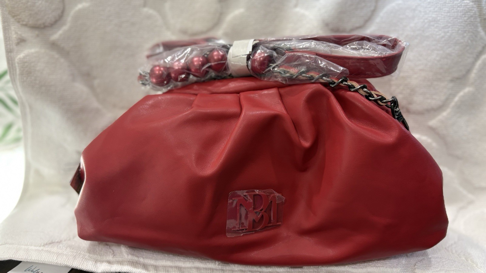 Red Small Clutch Purse w/ Detachable Chain Shoulder Strap, Magnetic, Lined