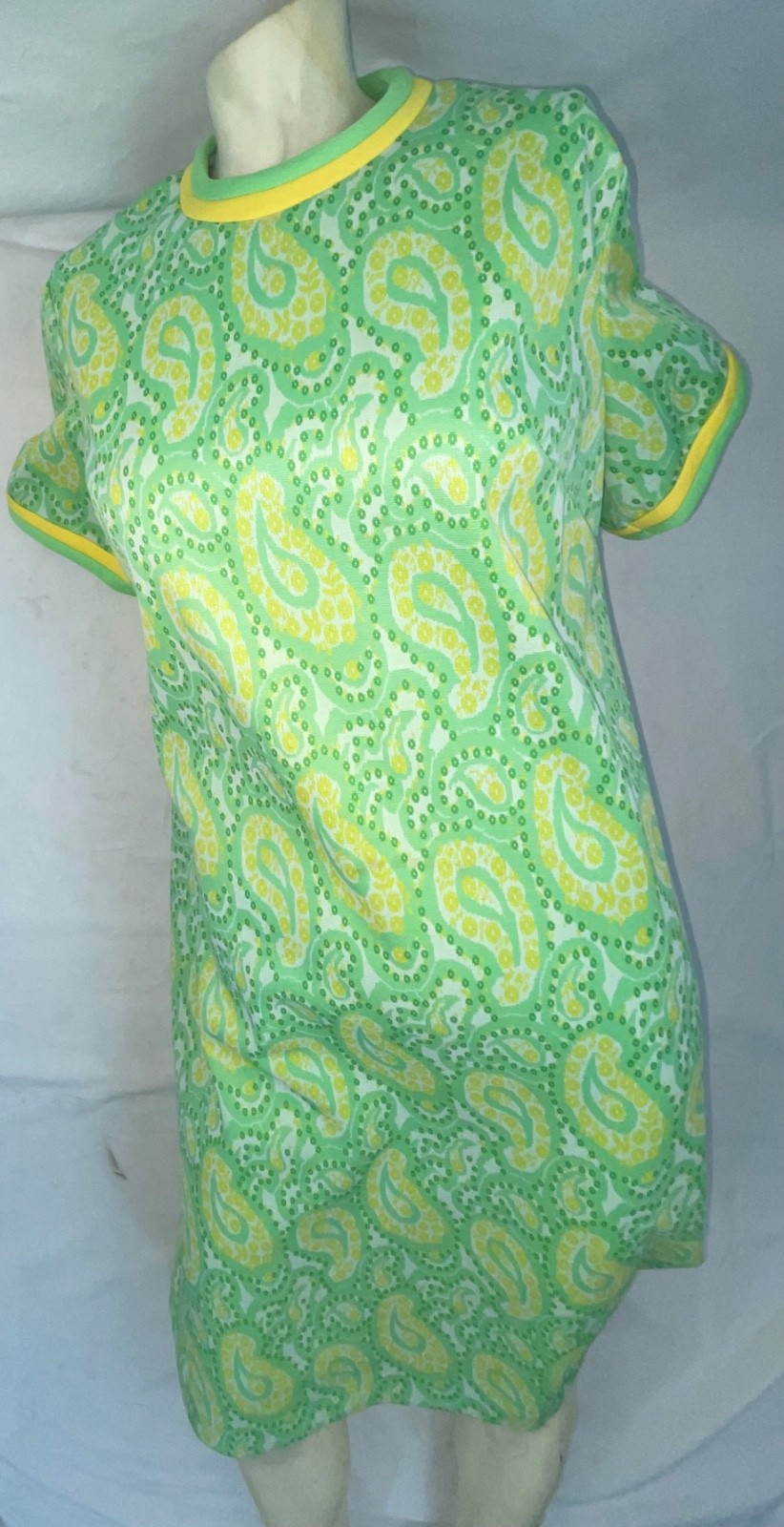 VTG 60S 70S WOMENS POLYESTER PAISLEY GREEN WHITE YELLOW SCOOTER DISCO GOGO DRESS