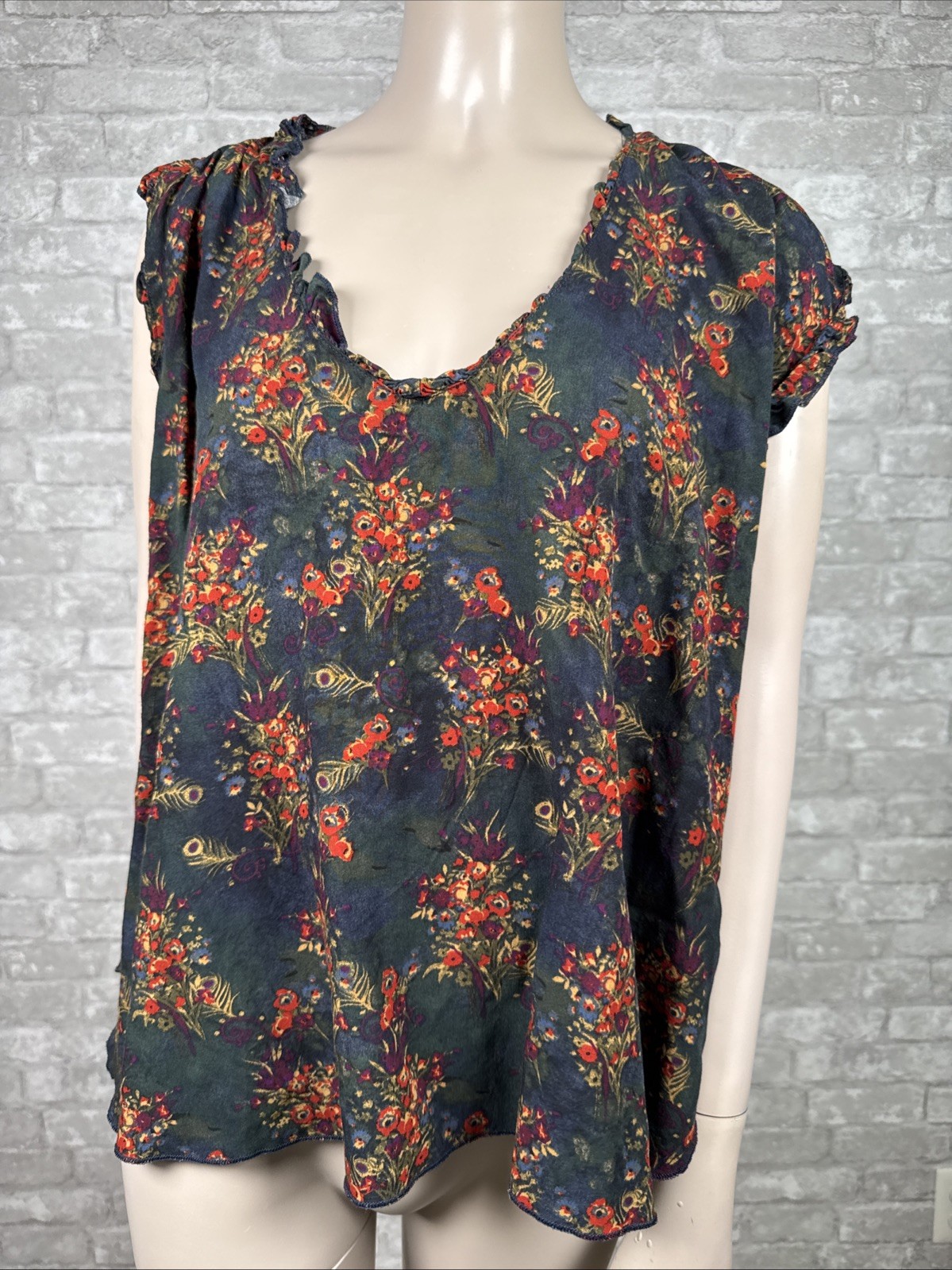 Natural Life Small Green Floral Peacock Feather V-neck Sleeveless Blouse