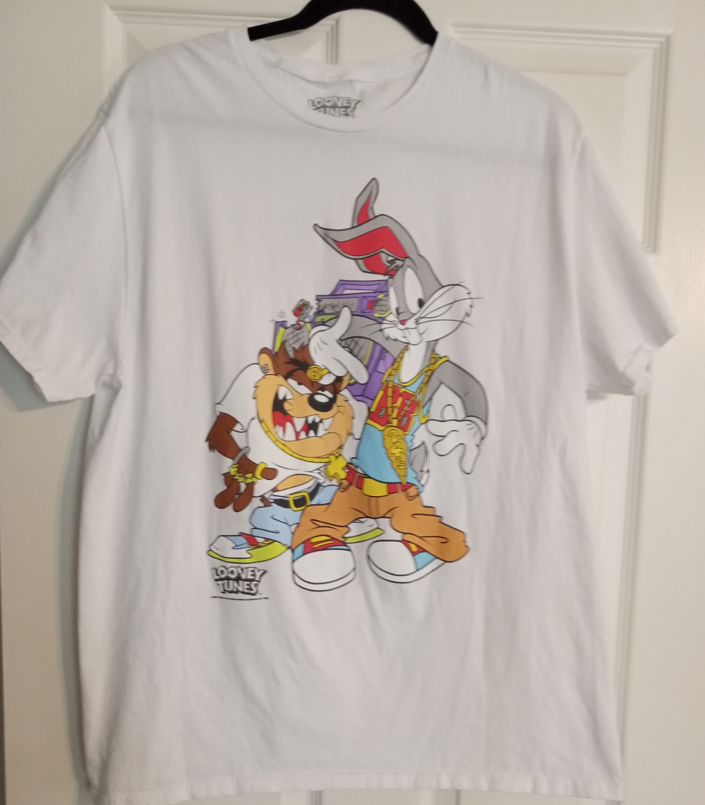 Looney Tunes White T-shirt. Adult Size XL. Taz & Bugs.