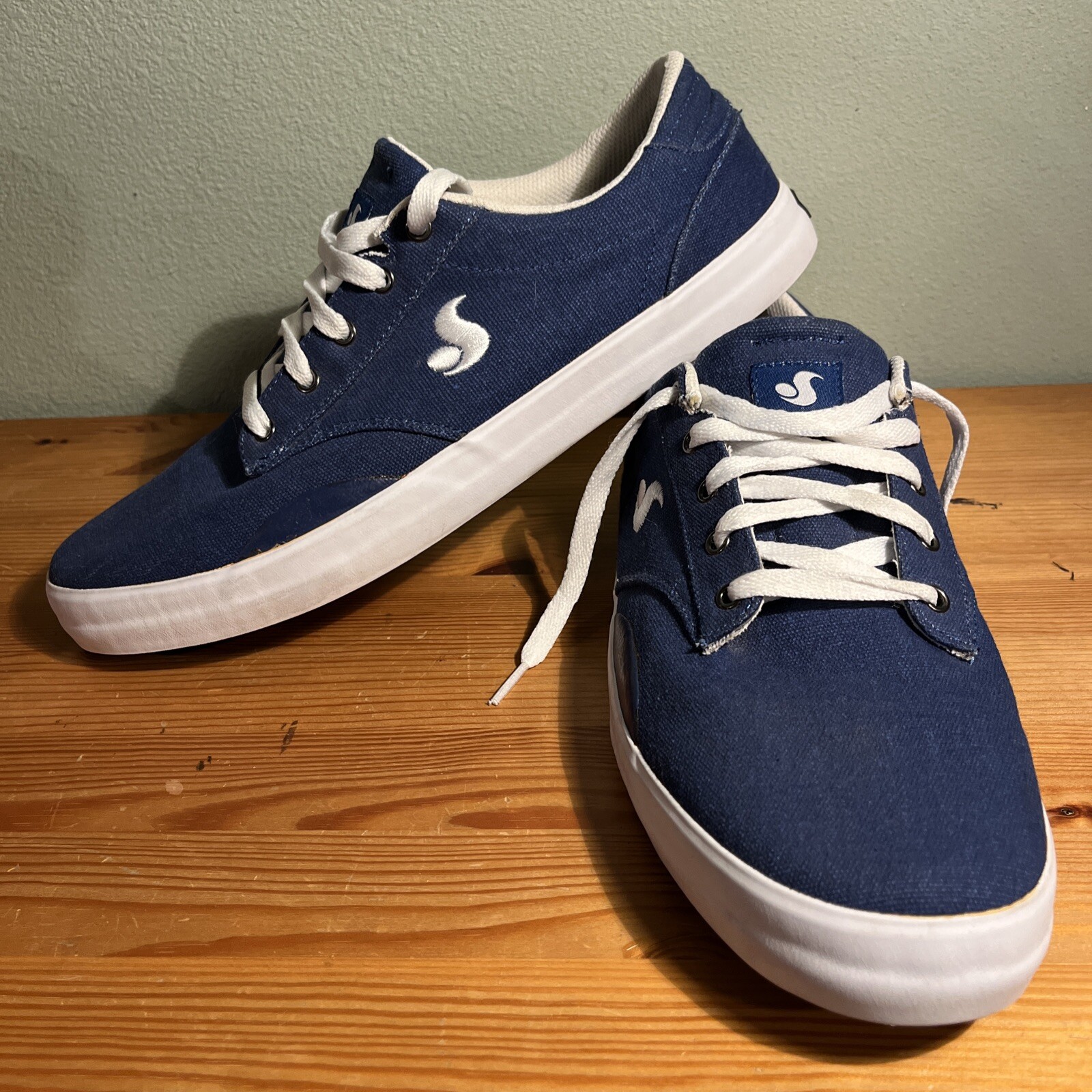 DVS Daewon 14 Skateboard Shoes Blue Canvas NICE! EUC! Sz 13