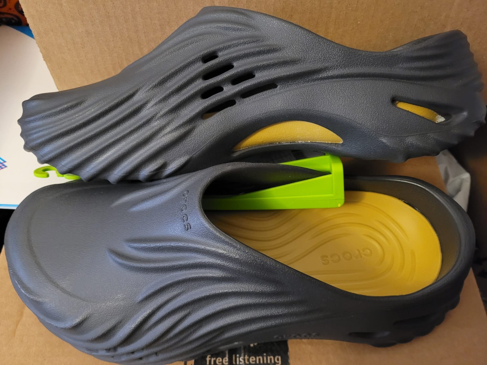size 9M/11W Crocs Echo Wave Black Sand 210521-0LD Men new without box