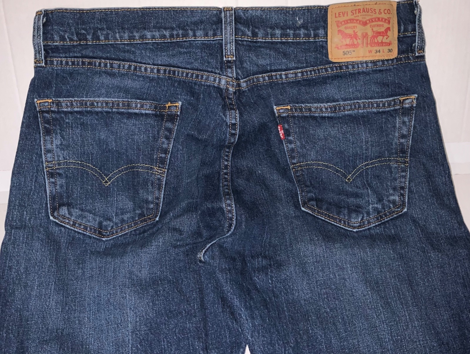 LEVI STRAUSS 505 34×30 STR /Reg. Fit thru thigh Sits below waist Lt fade Wash