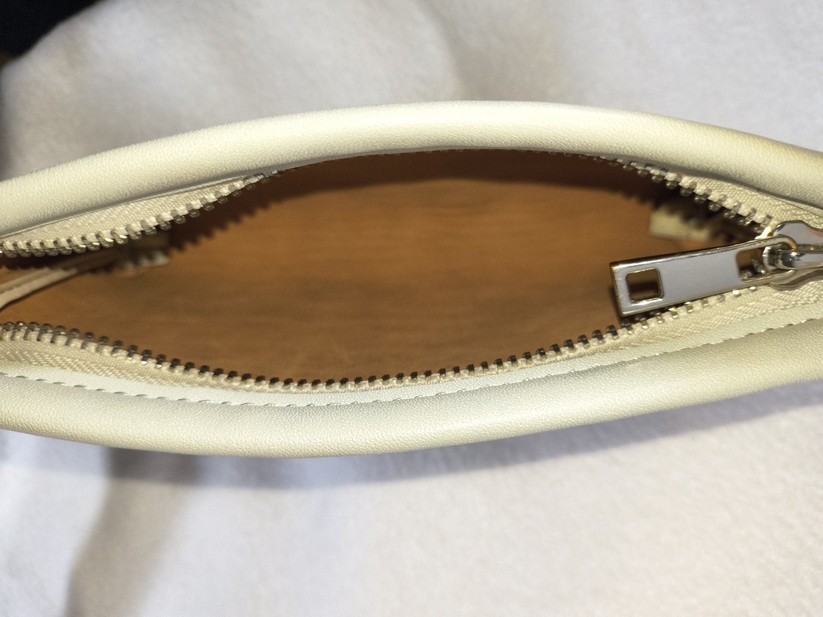 Michael Kors Monogram Beige/White Shoulder Bag Zip, Detachable Adjustable Strap