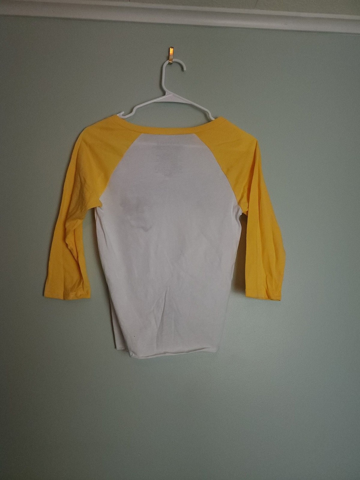 Riverdale Vixens Juniors’ 3/4 Sleeve Raglan Knot-Front Baseball T-Shirt