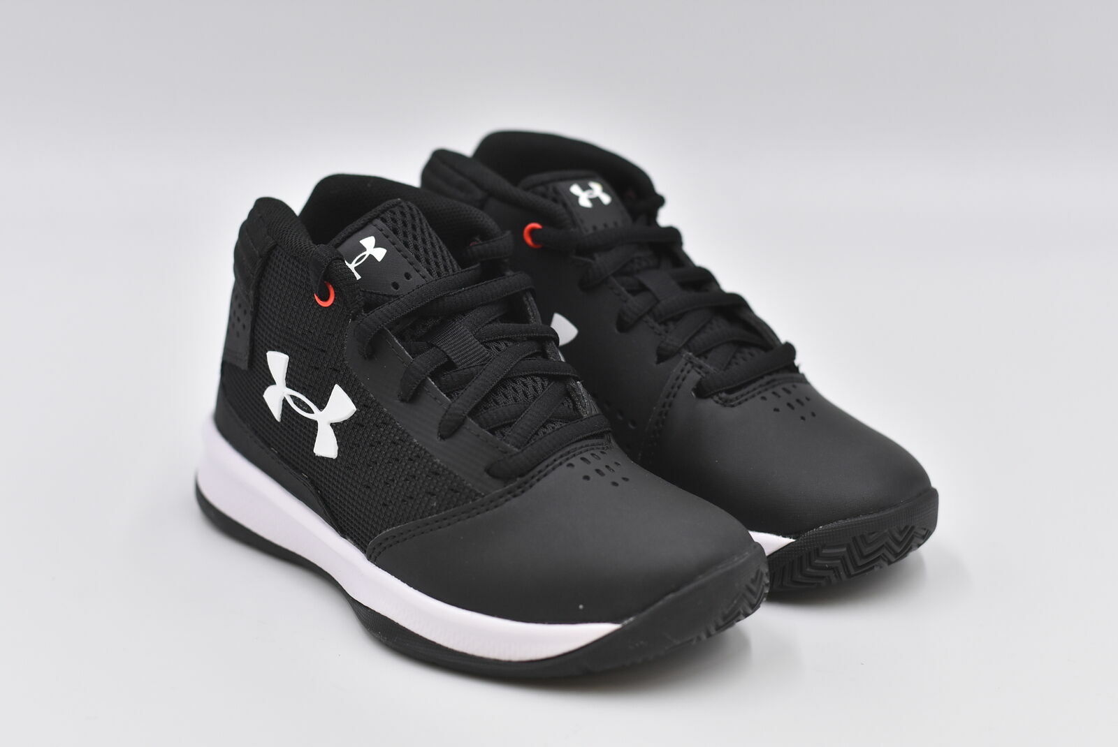 NEW Boy’s Black Under armour BPS Jet 2017 #1296010-003 Shoes Size 11K #Y6